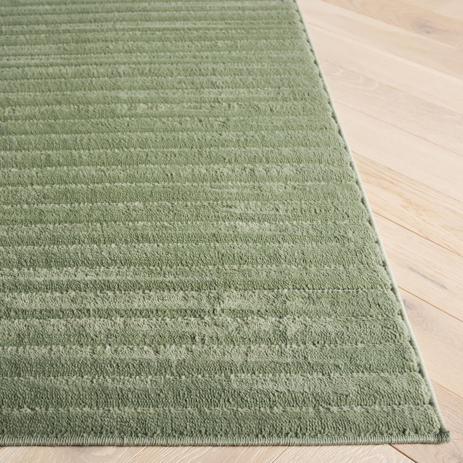 SAFAVIEH Area Rug 6x9 - Selena Collection - Green, Non-Shedding & Easy to Clean, Ideal for Living Room, Bedroom, Dining Space (SLE682Y)