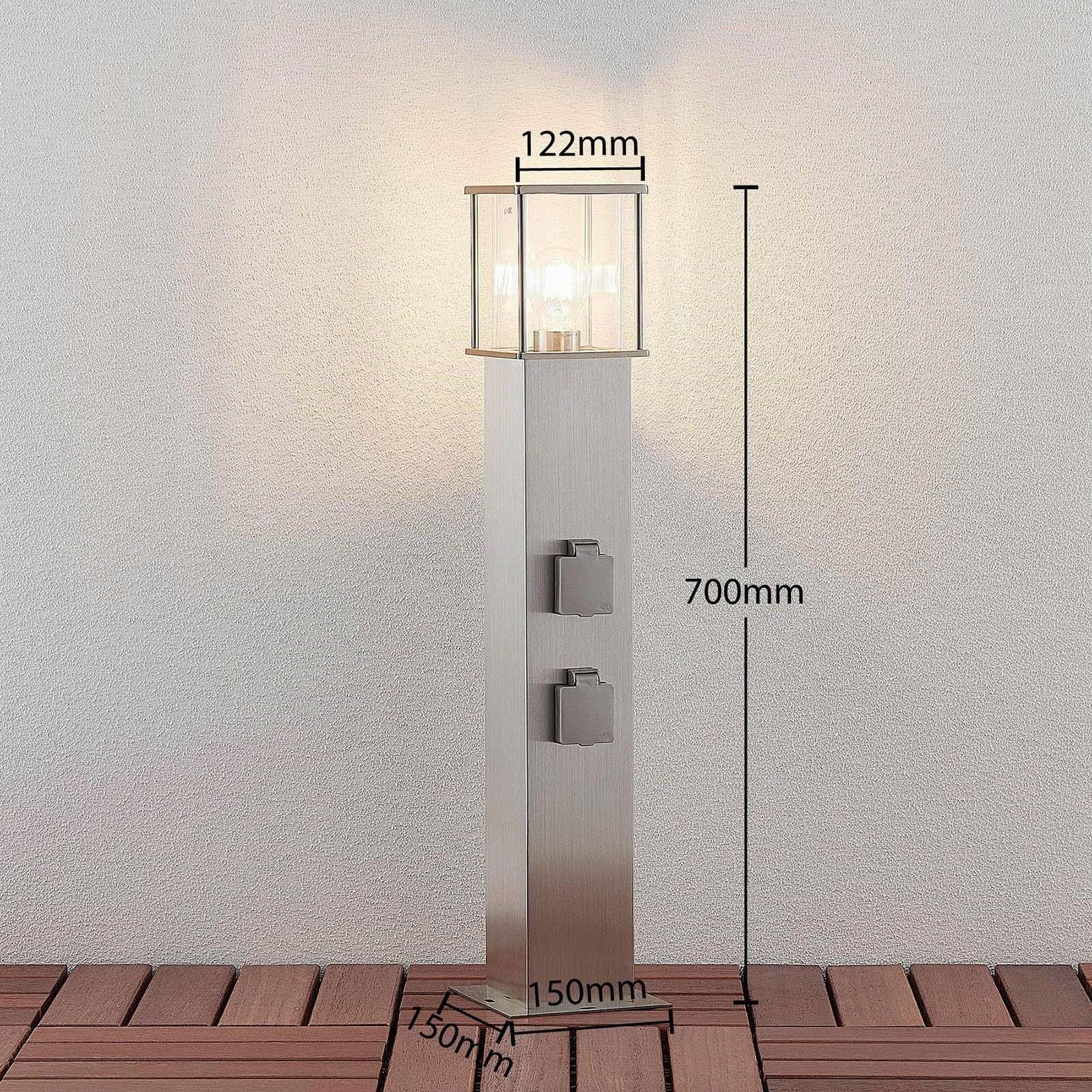 Lindby Lampada da Vialetto Con 2 Prese Corrente, IP44, 1x E27, Paletto Luminoso Segnapassi in Acciaio Inox, Lampioncini da Giardino Esterno con Attacco Elettrico, Presa da Giardino a Colonna