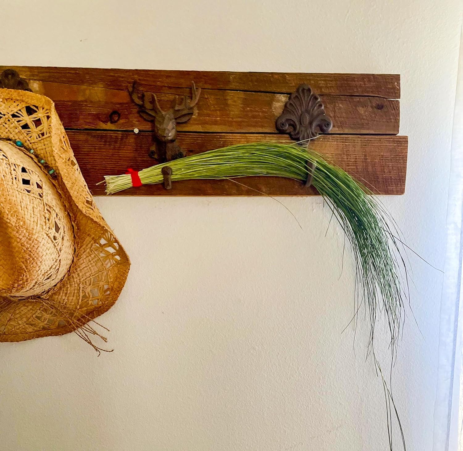 1Pcs Fresh Cut Sweetgrass Bundle, 1.25 oz for Smudging, Cleansing, Braiding & Spiritual Rituals