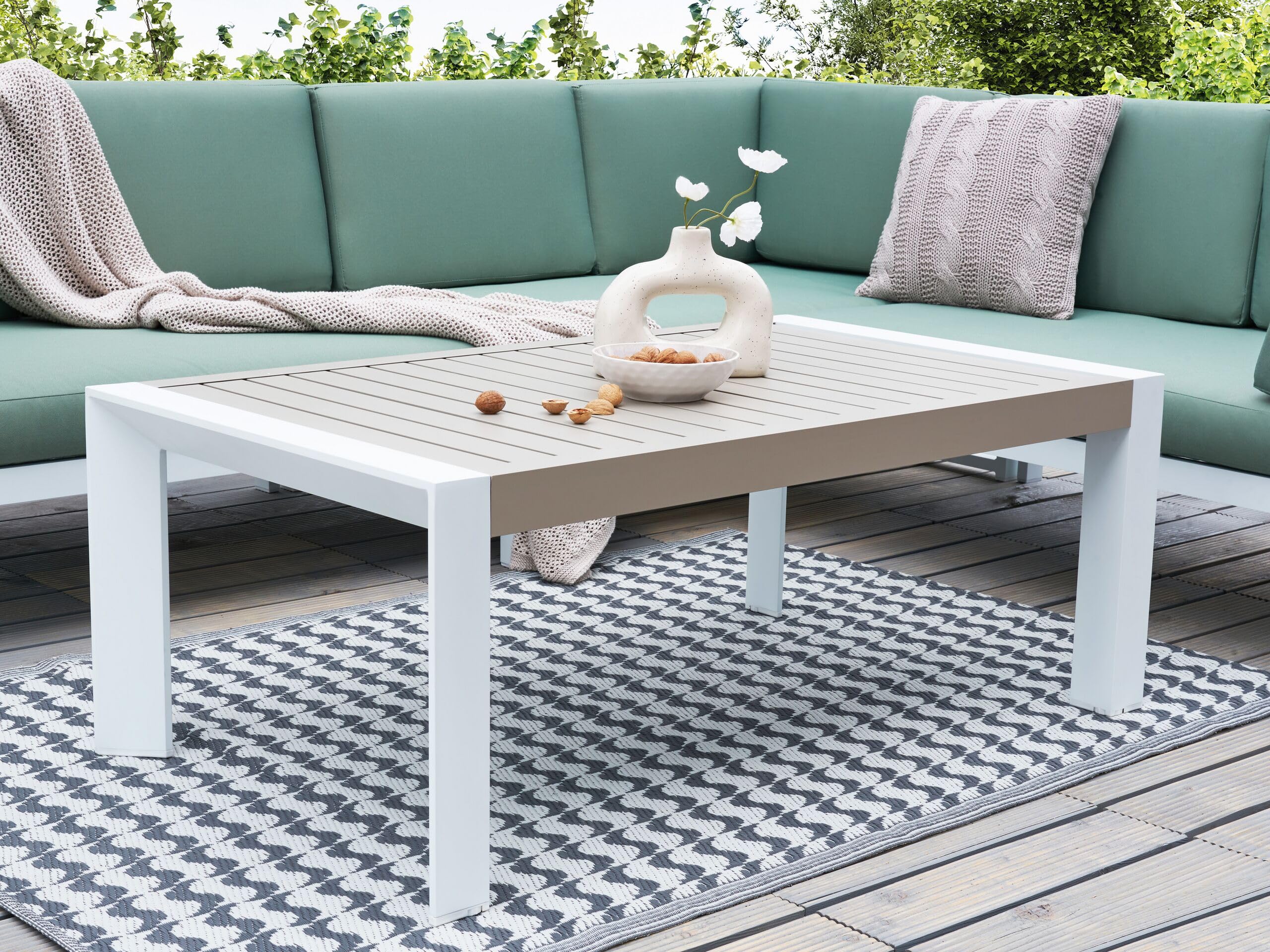 Beliani Garten Beistelltisch Aluminium weiß/Taupe 120 x 70 cm Lattenoptik CASTELLA