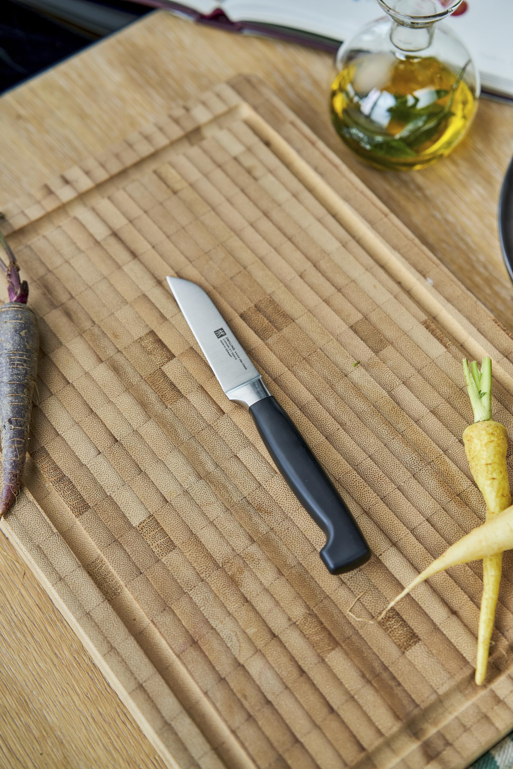 ZWILLING Vier Sterne Gemüsemesser, Klingenlänge 8 cm, Rostfreier Spezialstahl, Ergonomischer Kunststoff-Griff, Schwarz [Made in Germany]