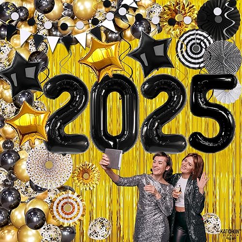 Miniatura 9 de KatchOn, Juego de decoraciones de graduación 2025 en negro y dorado, paquete grande de 115, kit de arco de globos de graduación | Globos negros