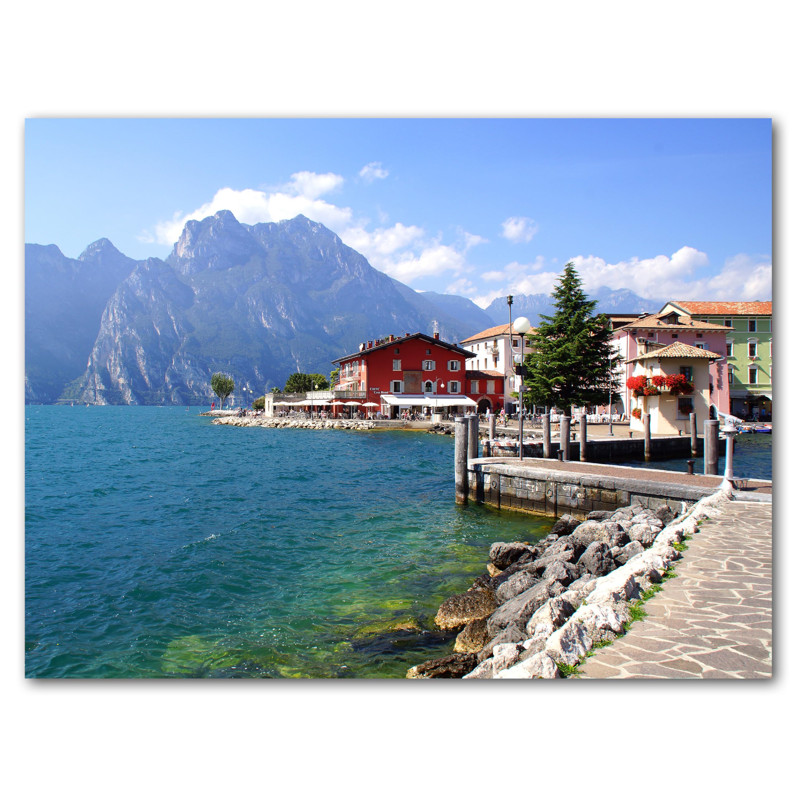 Glücksvilla - Gardasee Torbole (Acrylglas-Bild 5 mm, 40 x 30 cm) aus DE - Kunstdruck XXL Deko-Wandbild quer - See Italien Berge Boje Steg Tirol Riva