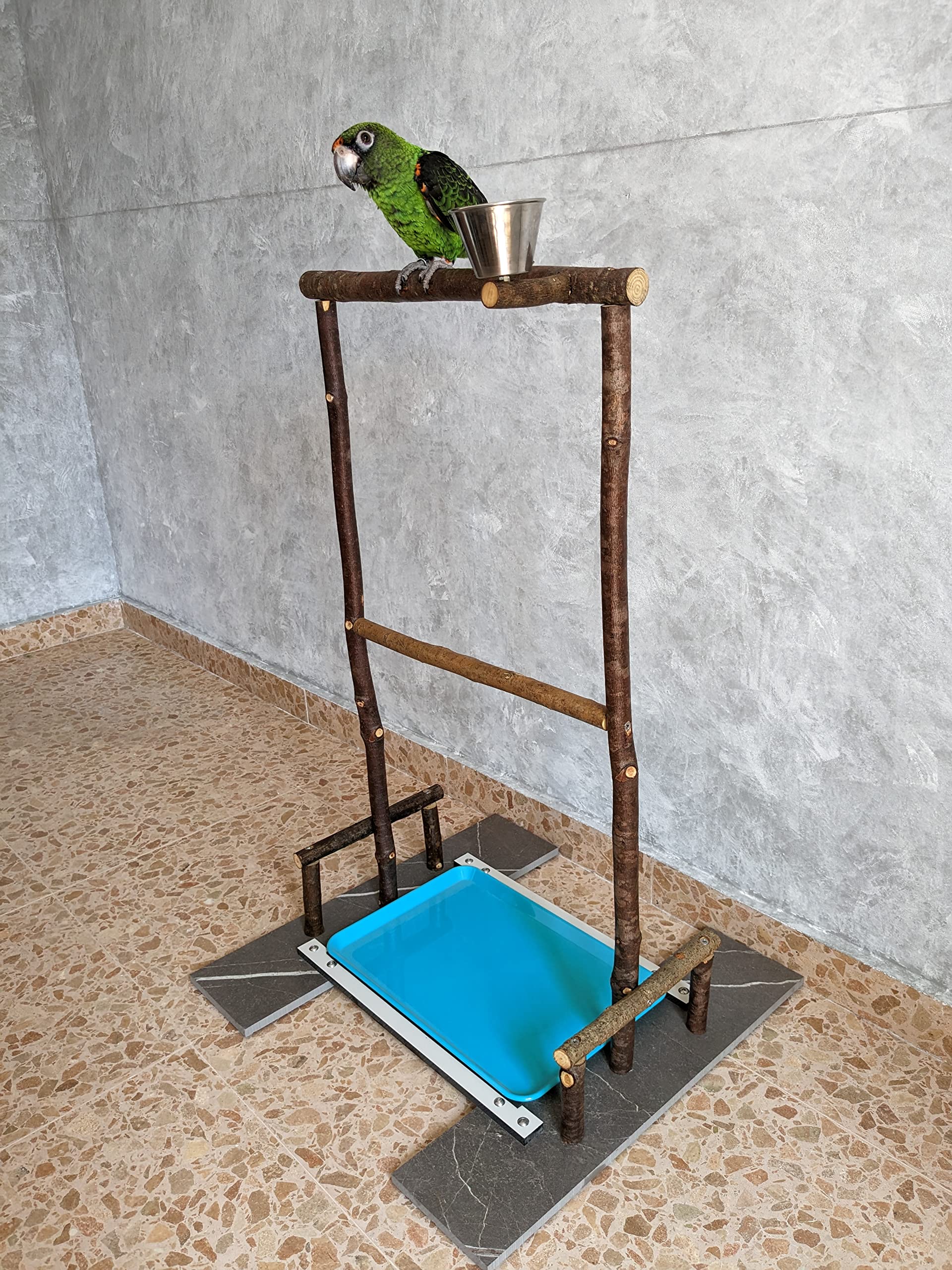 Posadero grande para loros caiques, pyrrhuras, ninfas, percha natural con comedero de pájaros, madera con su corteza, descanso y duchas con pulverizador de aves, bandeja higiene, CALIDAD PREMIUM. (D)