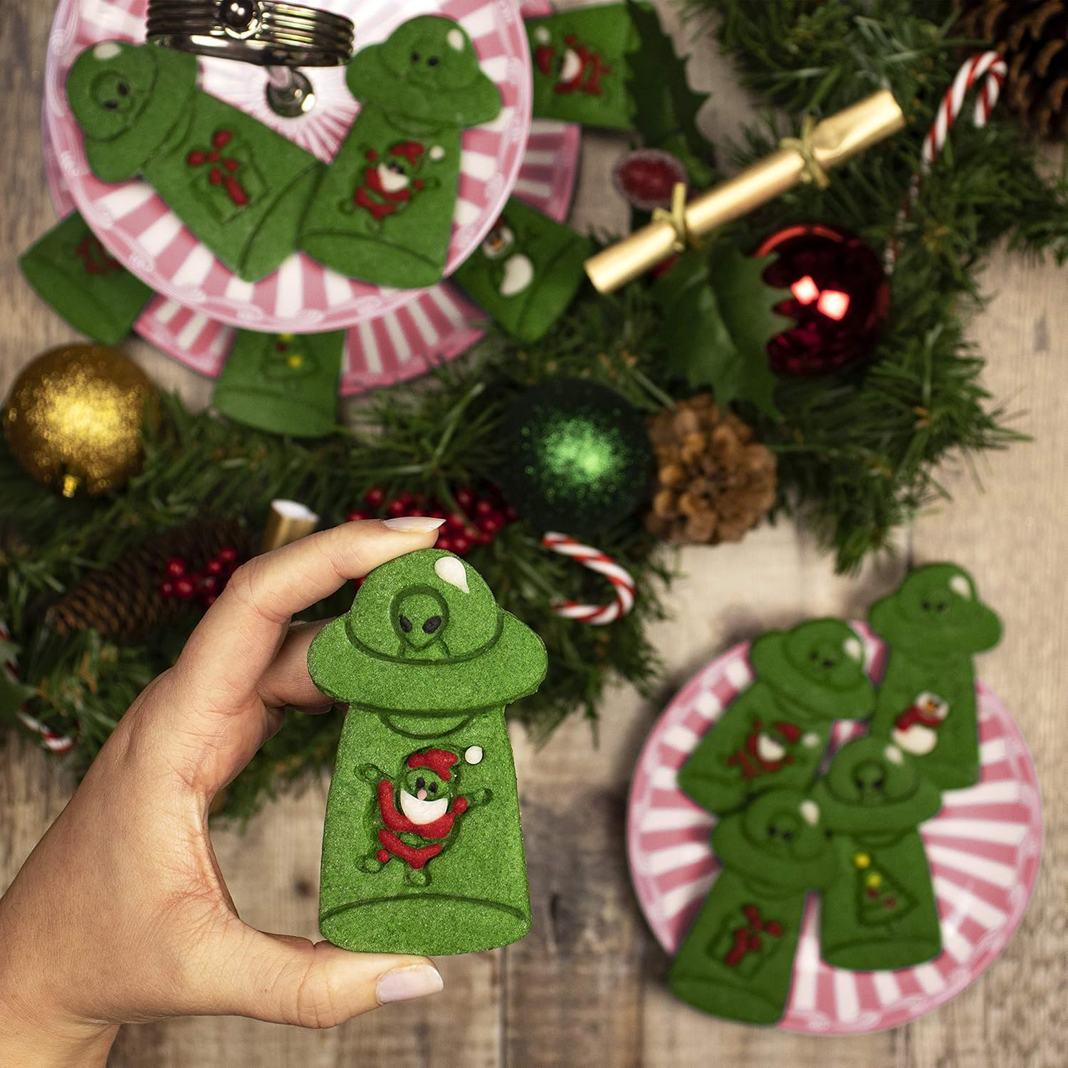 Set of 4 UFO Abducts Christmas cookie cutters (Designs: Santa Claus, Present, Snowman, and Xmas Tree), 4 pieces - Bakerlogy