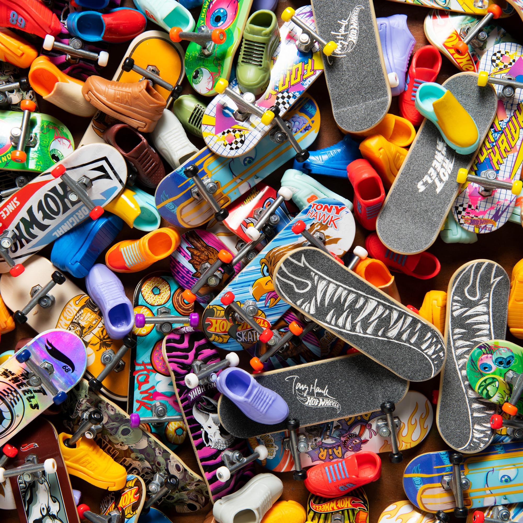 Amazon | Hot Wheelsスケートネオンボーンズトニーホークをテーマに