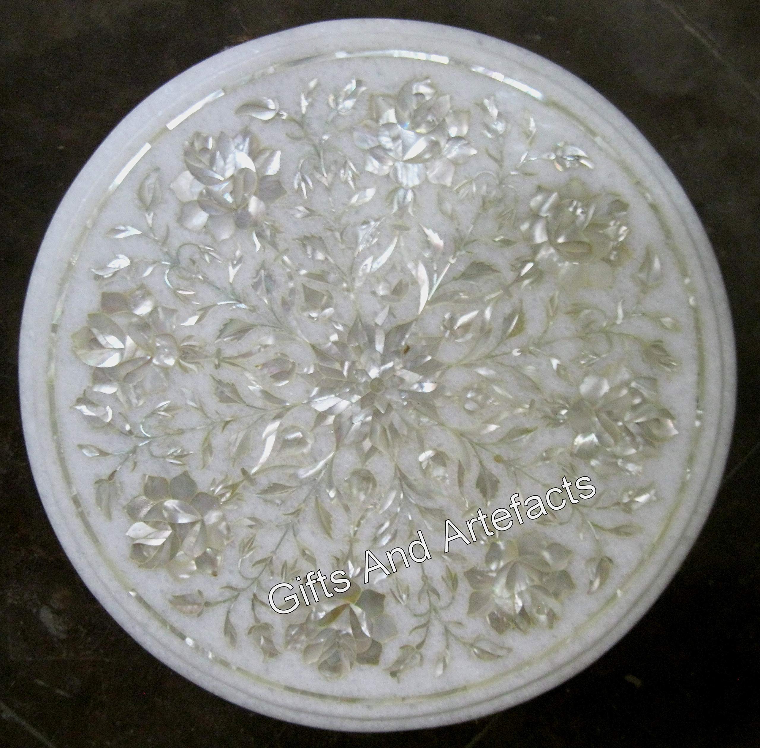 Table d'appoint en marbre blanc et lignes de luxe pour salon MOP