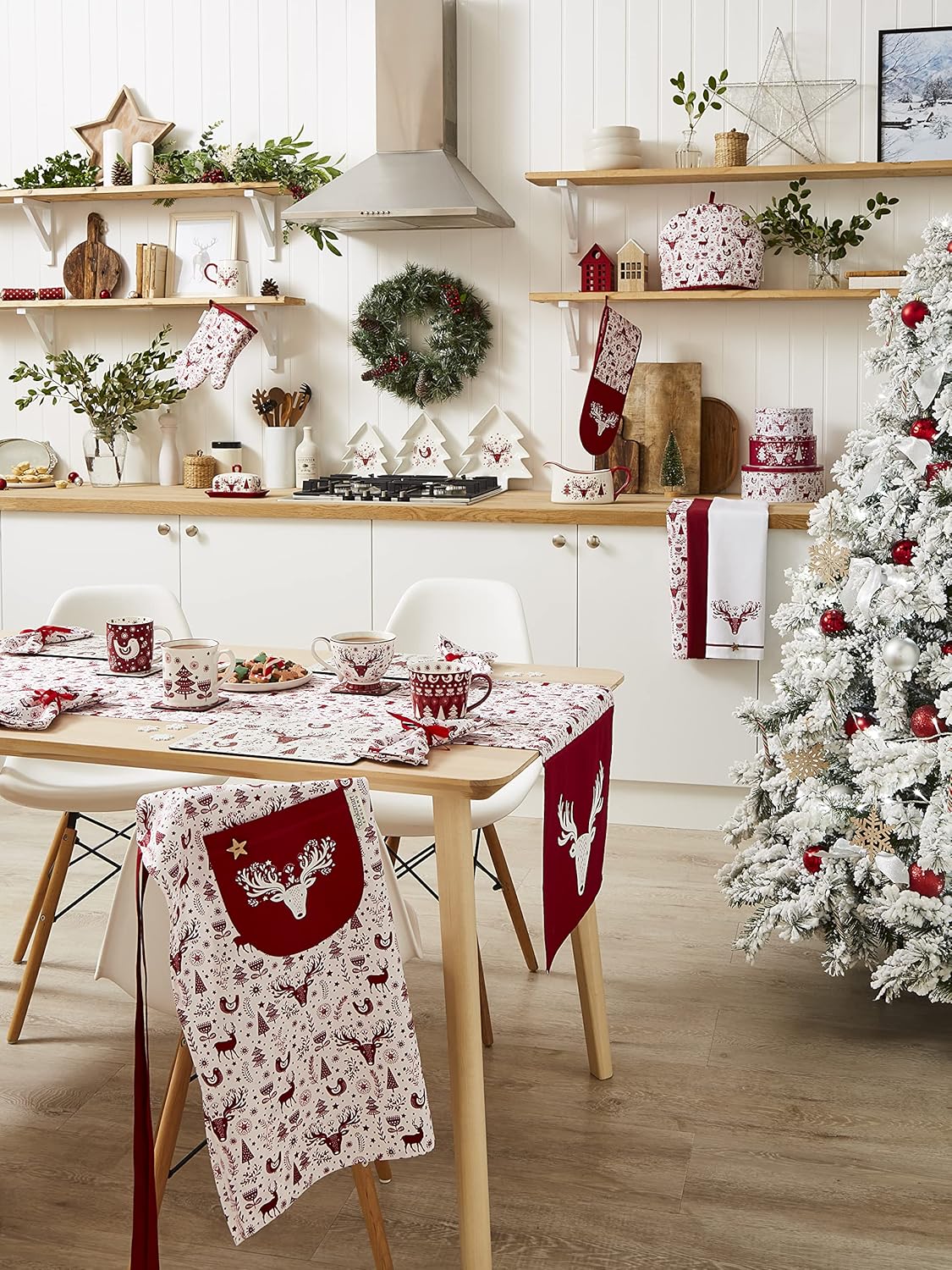 Cooksmart British Designed Christmas Tea Cosy | Xmas Teapot Warmer Suitable for Small, Medium or Large Teapots | Designed by British Designers in The UK - A Nordic Christmas
