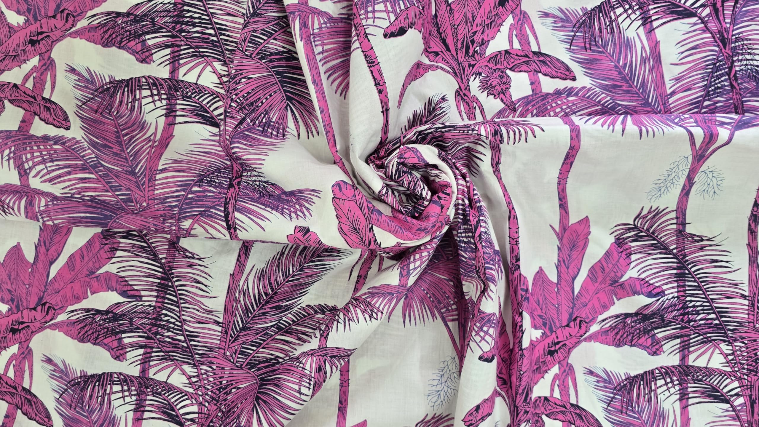 Tissu en coton arbre magenta blanc 18m : la solution textile pour grands tapis