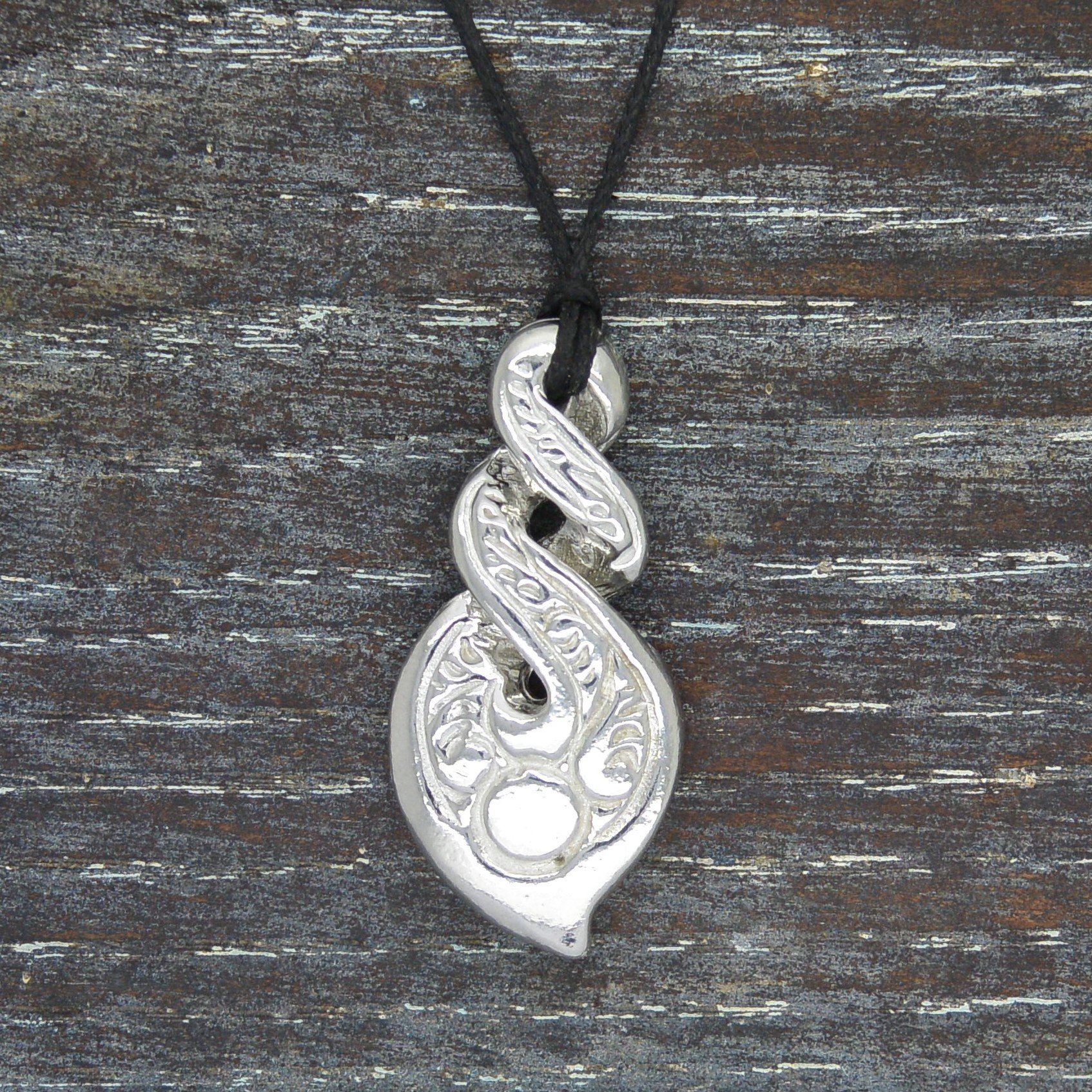White Cloud New Zealand Kiri wisiorek z pętelką nieskończoności, wisiorek surferski, regulowany sznurek, ręcznie wykonany z cienkiej cyny od Williama Sturta, Jeden rozmiar, Pewter, Bez kamienia