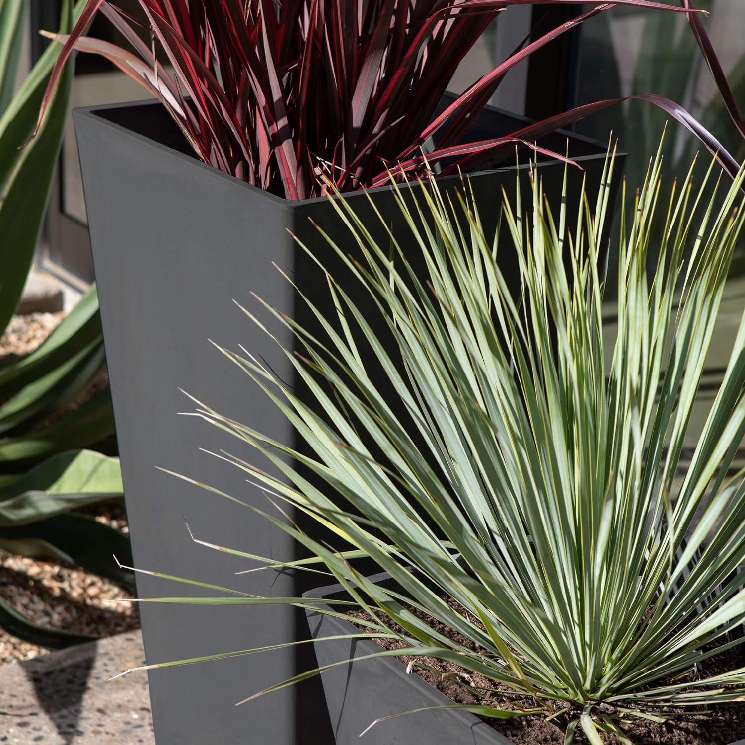 Veradek V-Resin Indoor/Outdoor Taper Planter, Set of 2 (30 inch, Black) : Patio, Lawn & Garden