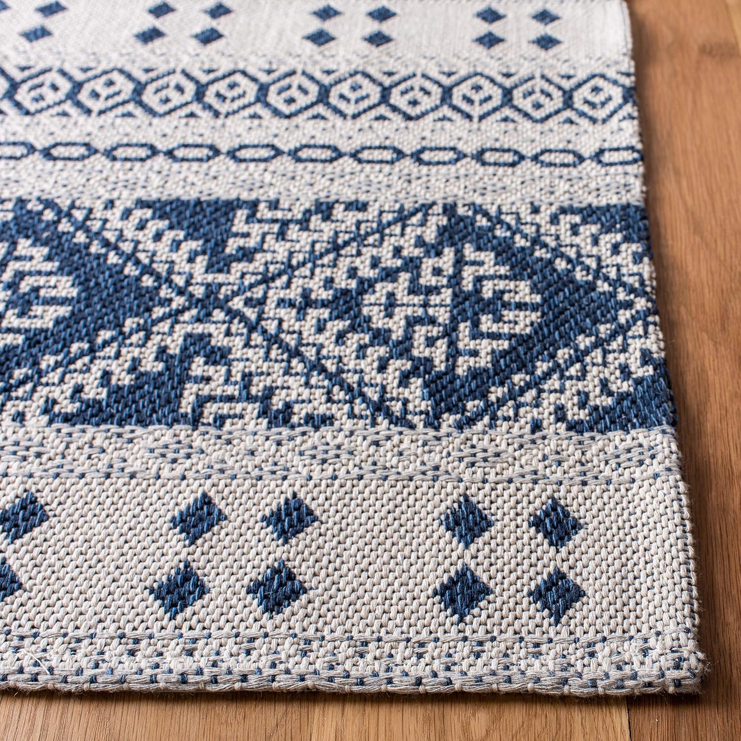 SAFAVIEH Augustine Collection Runner Rug - 2' x 8', Navy & Creme, Rustic Boho Design, Non-Shedding & Easy Care, Ideal for High Traffic Areas in Living Room, Bedroom (AGT445N)