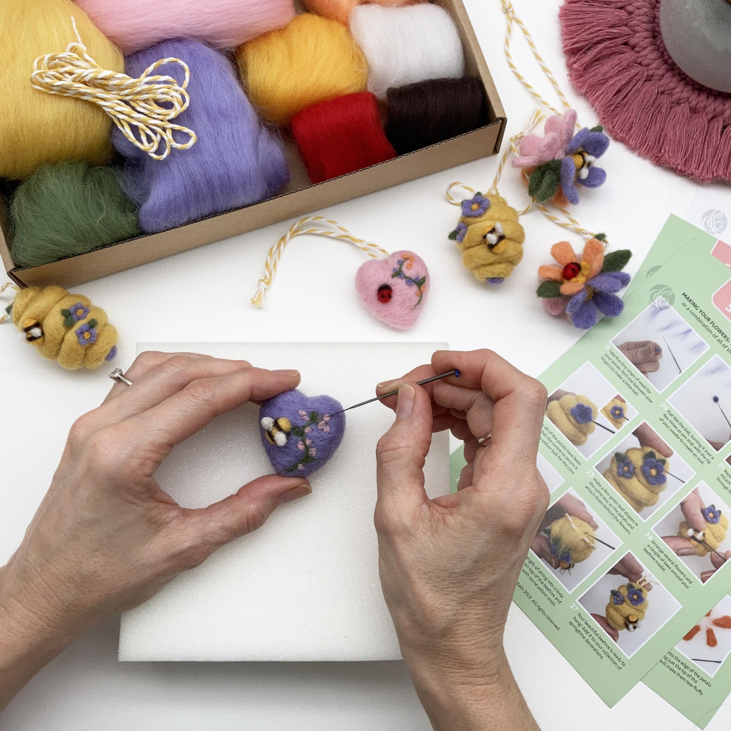 Kit de fieltro de aguja - Primavera, aprende a hacer un juego de decoraciones para Pascua. Kit de manualidades para adultos