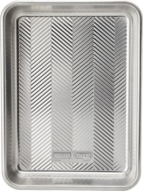 Nordic Ware Prism 9" x 13" Rectangular Cake Pan, Aluminium Baking Tin with Improved Airflow, Premium Bakeware Made in The USA, Silver