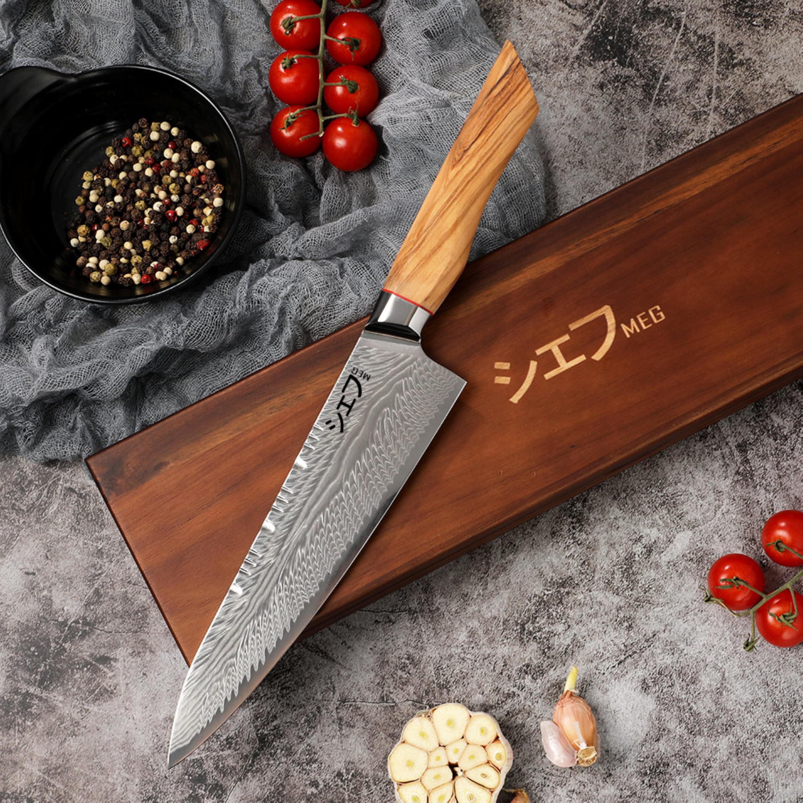 MEG Cuchillo Chef Gyuto Japones, Damasco de 73 capas con patrón pluma – Acero Alto Carbono, Filo en V Profesional, Mango de madera de olivo y Caja de Madera de Acacia – Cuchillo de Cocina Premium