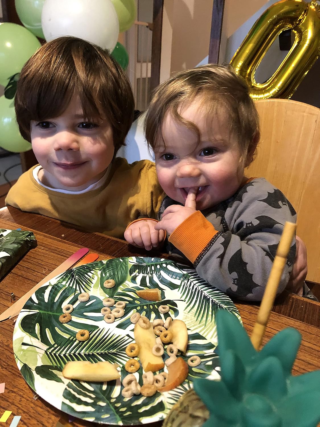 Talking Tables Pack of 12 Tropical Paper Plates - Palm Leaf Disposable Tableware for Kid's Jungle Party, Hawaiian Theme, Summer Luau, Green