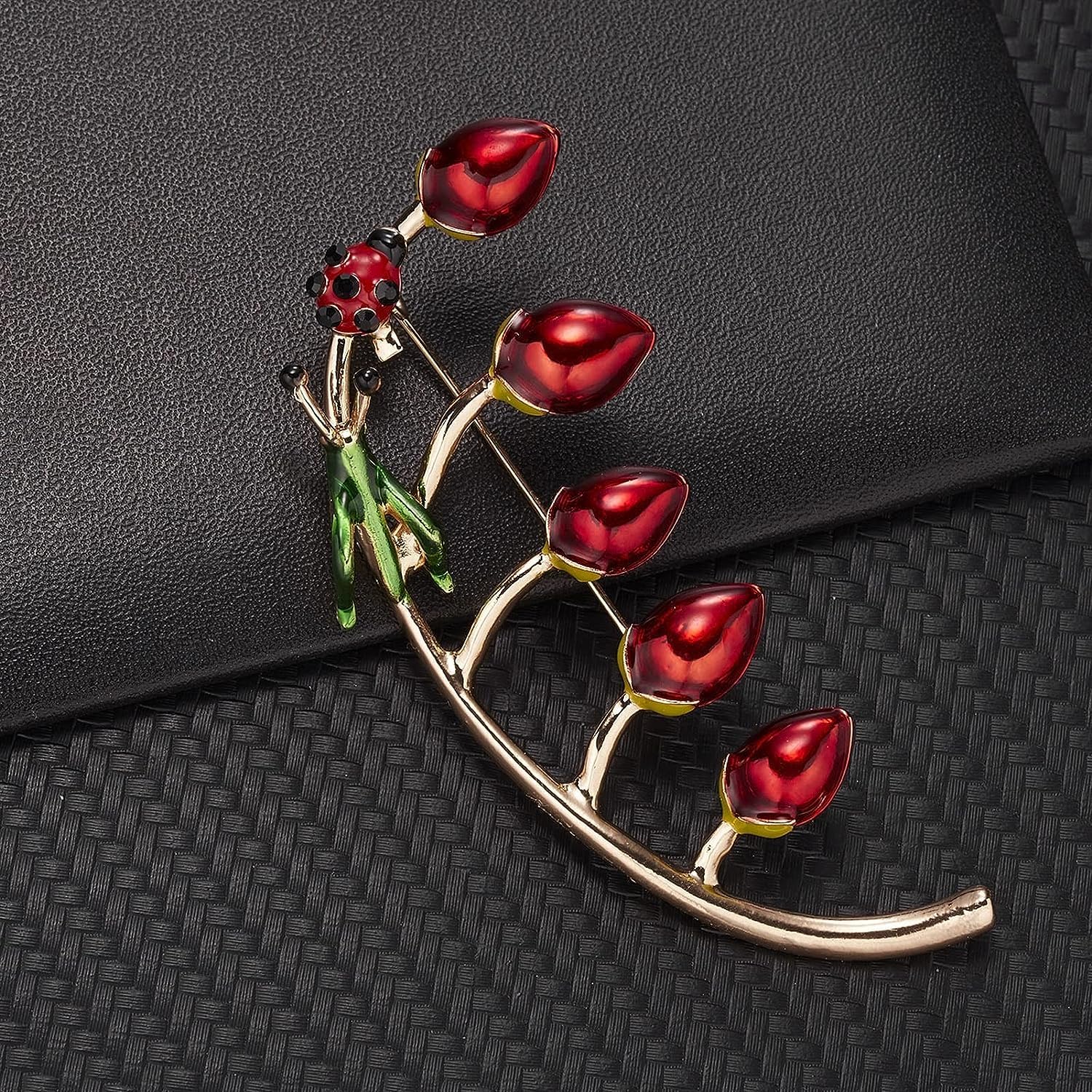 Broche for Mujer, broches Broches de Escarabajo Mariquita Mariquita en Rama Flor Blanca Rosa Hojas Alfileres Esmalte Planta Broche Joyería for Mujer broches for Mujer