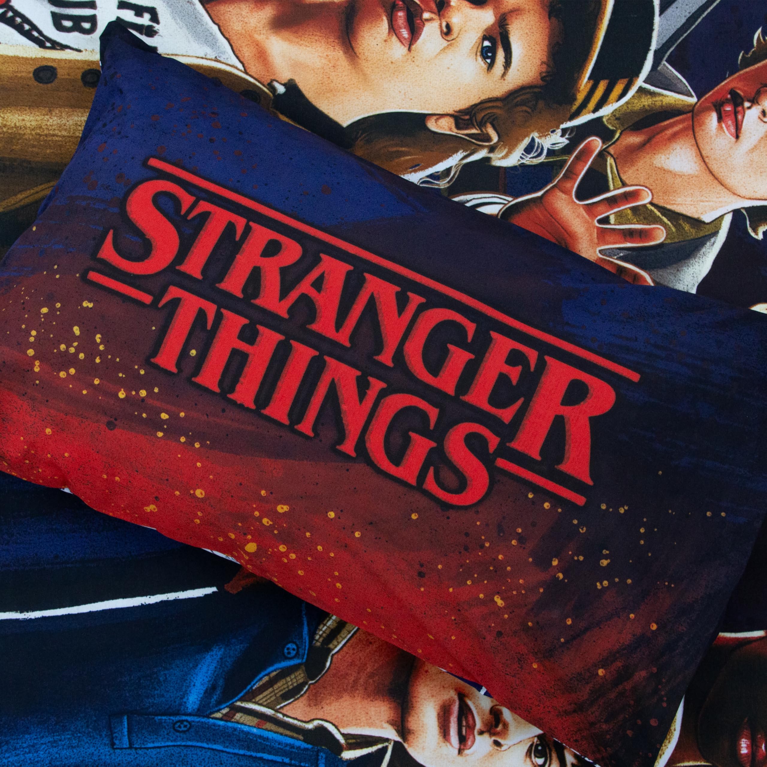 Stranger Things Juego de Funda Nórdica Individual con Diseño de Llamas con Licencia Oficial, Ropa de Cama Reversible de 2 Caras Que Incluye Funda de Almohada a Juego, para Dormitorio Infantil