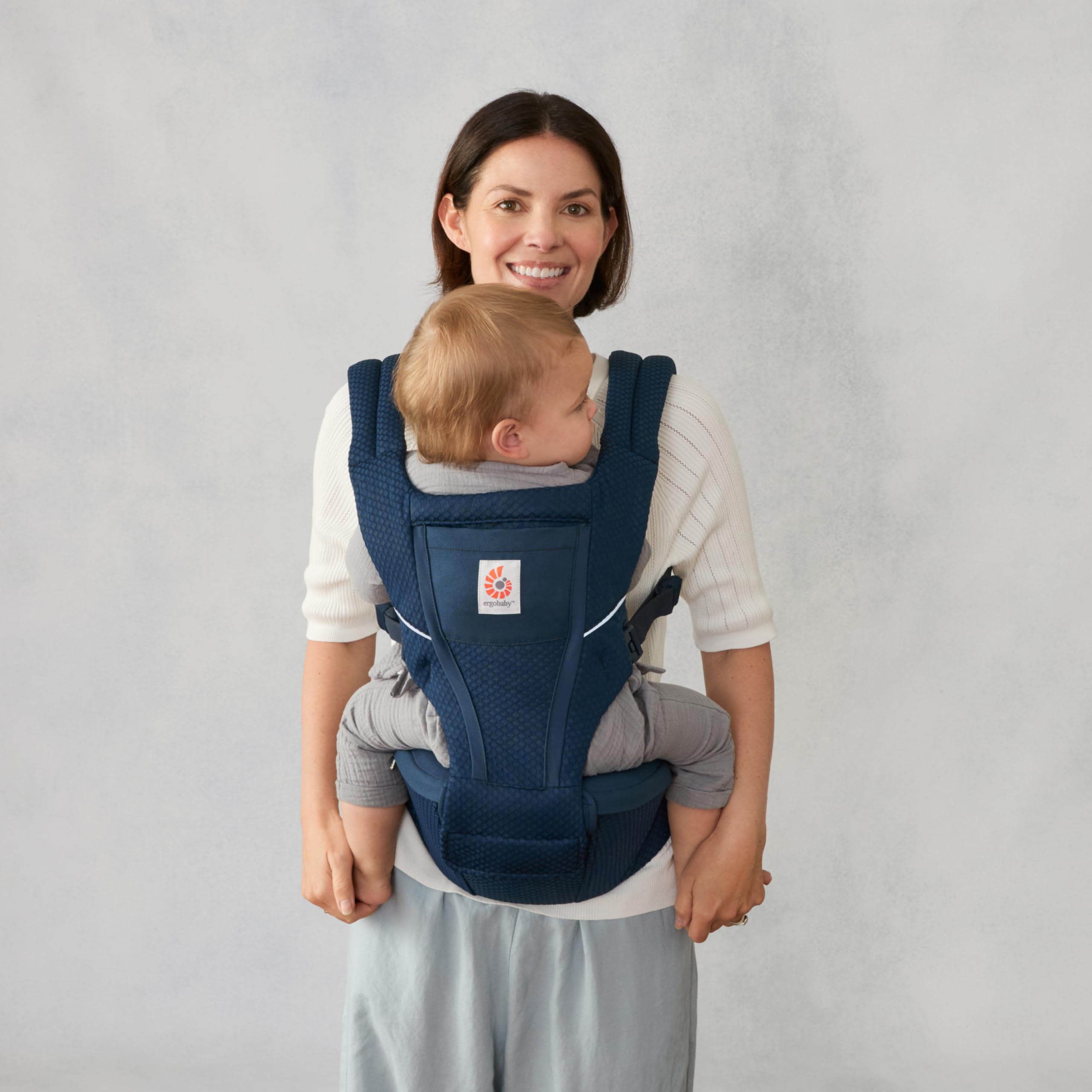 Ergobaby Alta Hip Seat Babytrage mit Babyhüftsitz für Babys und Kleinkinder ab 4 Monaten (5,5 kg - 20,4 kg), Hüftsitz Trage Hüfttrage mit SoftFlex Mesh