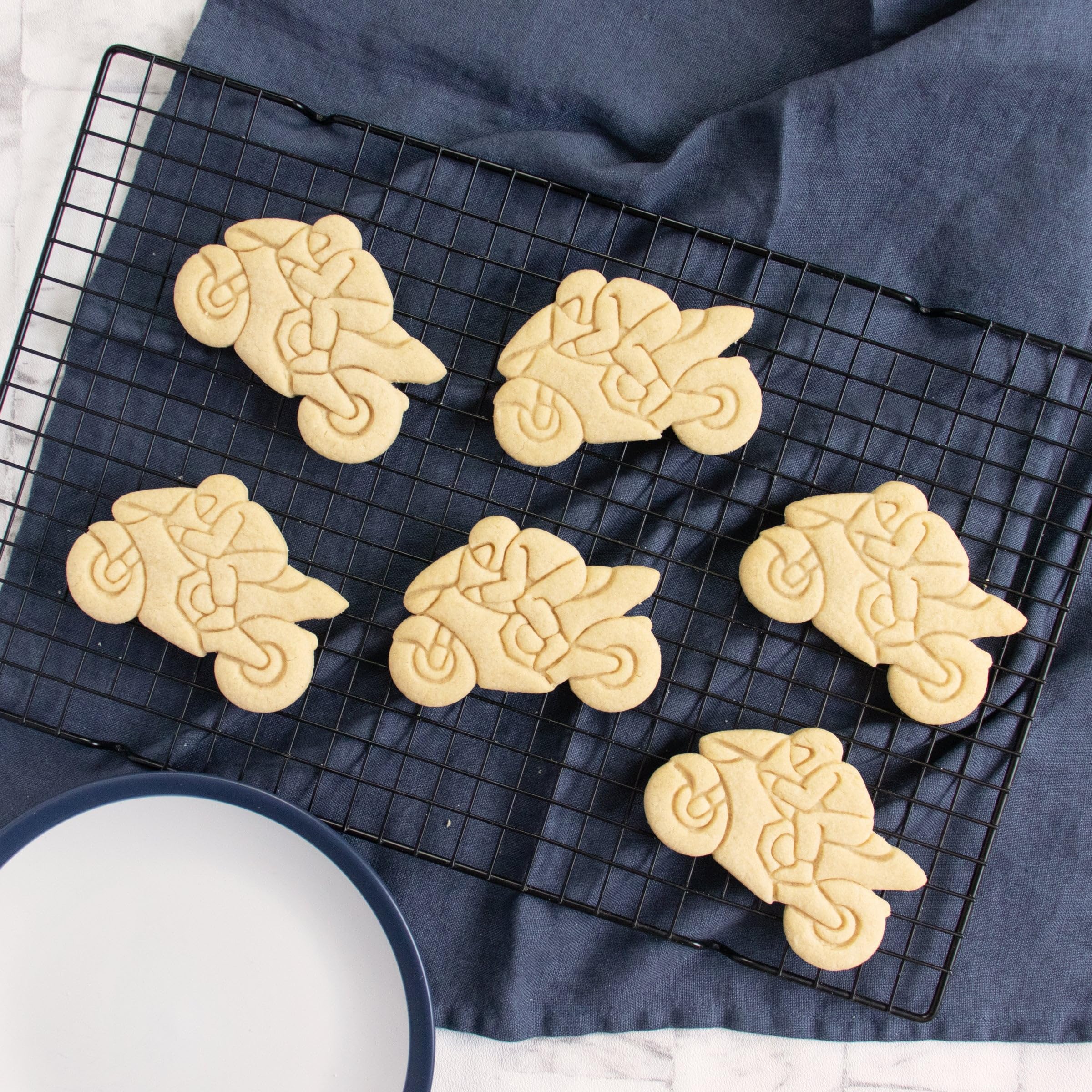 Amazon | BAKERLOGY バイクライダー クッキー型 | 焼き菓子やクラフト