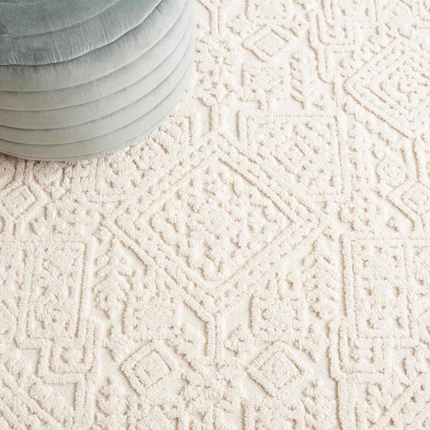 SAFAVIEH Textural Collection Area Rug - 5' x 8', Ivory, Handmade Wool, Ideal for High Traffic Areas in Living Room, Bedroom, Dining (TXT107A-5)