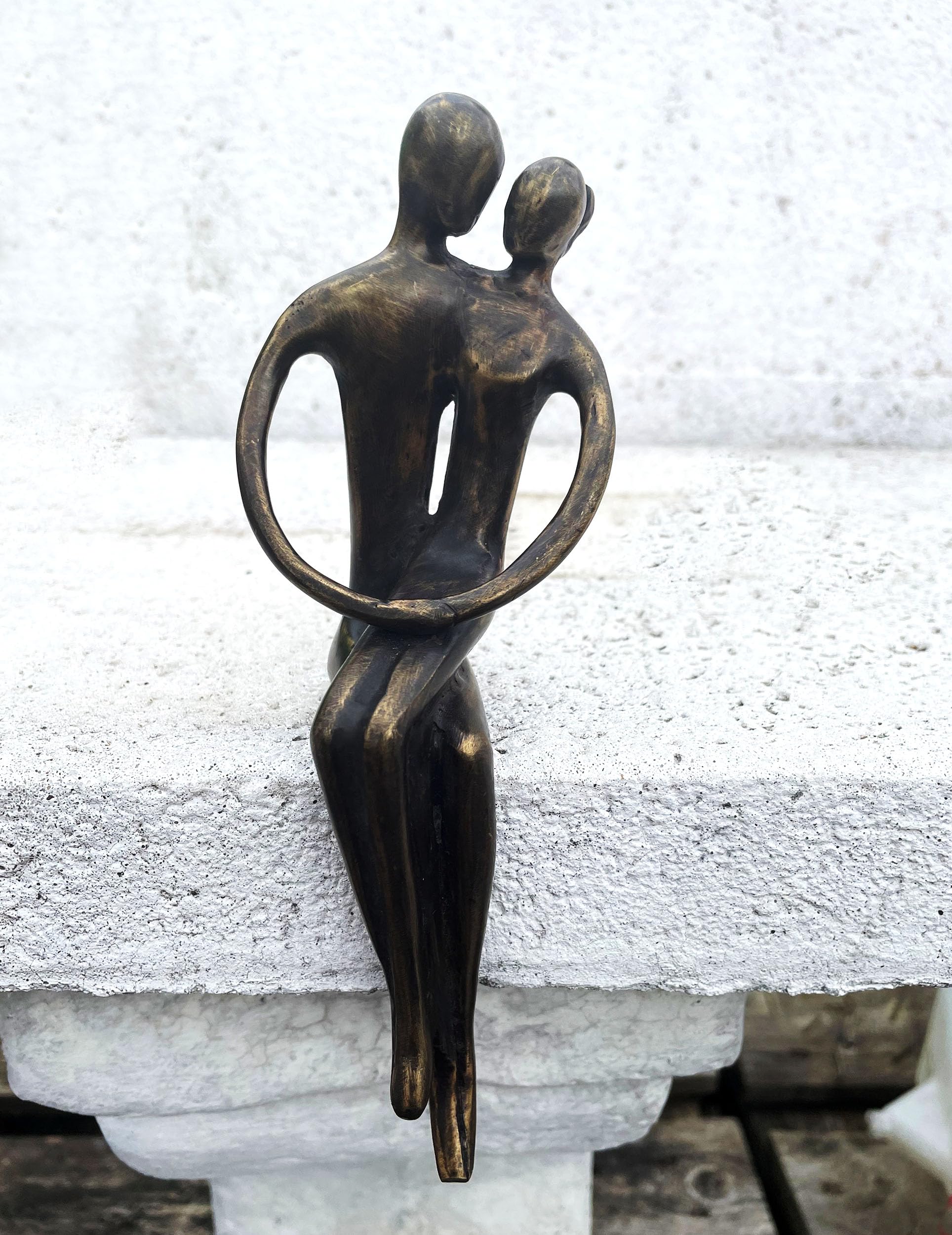 Bronzefigur Paar umarmend 7x20cm Kantensitzer Kantensitzer Bronze Skulptur | Dekoration aus Bronze, Wetterfest, Für Liebe Hochzeit Verlobung, Skulptur Figur Deko, Kantenhocker Bronzestatue