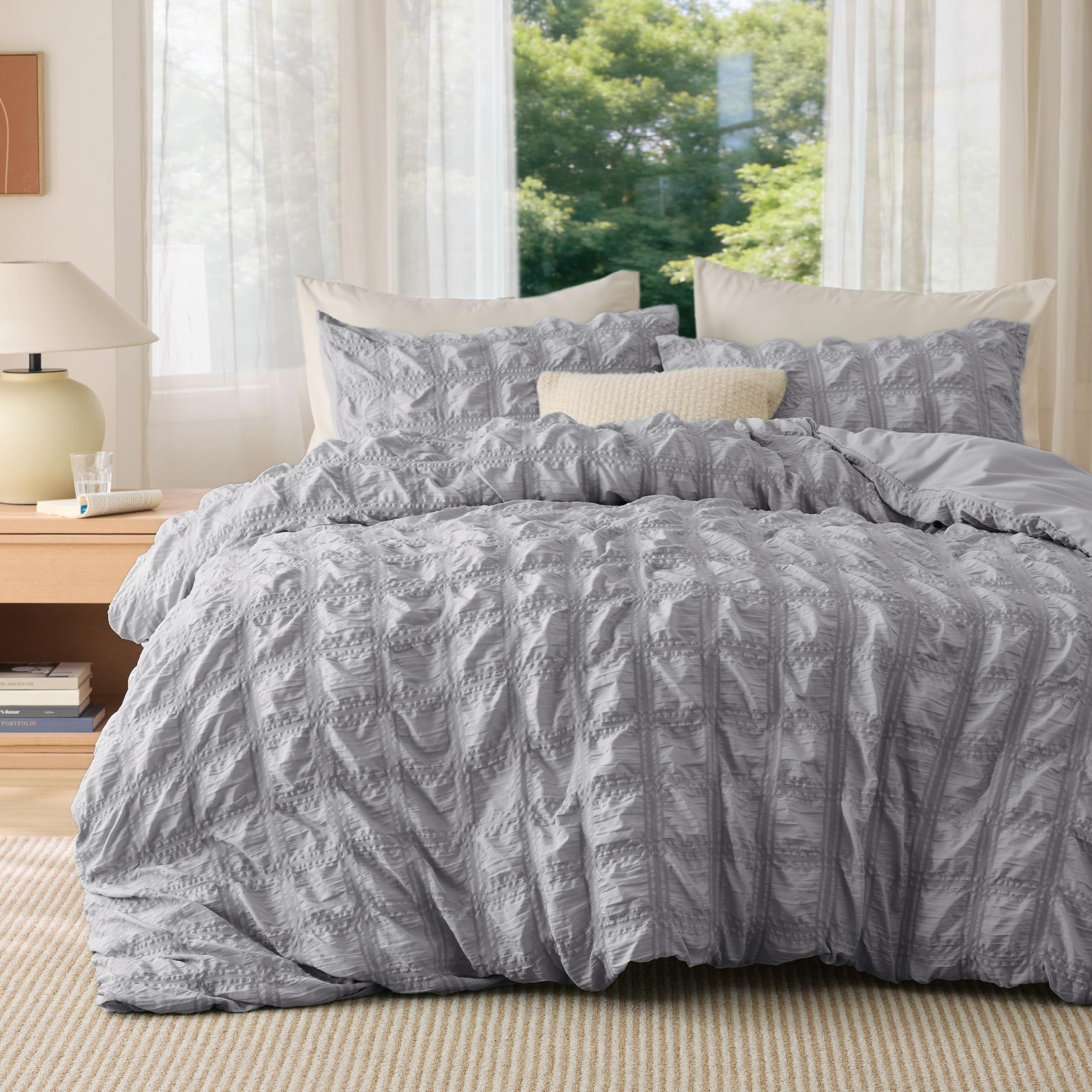 Bedsure Super King Duvet Cover โ Grey Seersucker Duvet Cover Sets, Puckering Textured Bedding Set, Soft Breathable Quilt Cover with Zipper Closure, 260x220 cm with 2 Pillowcases