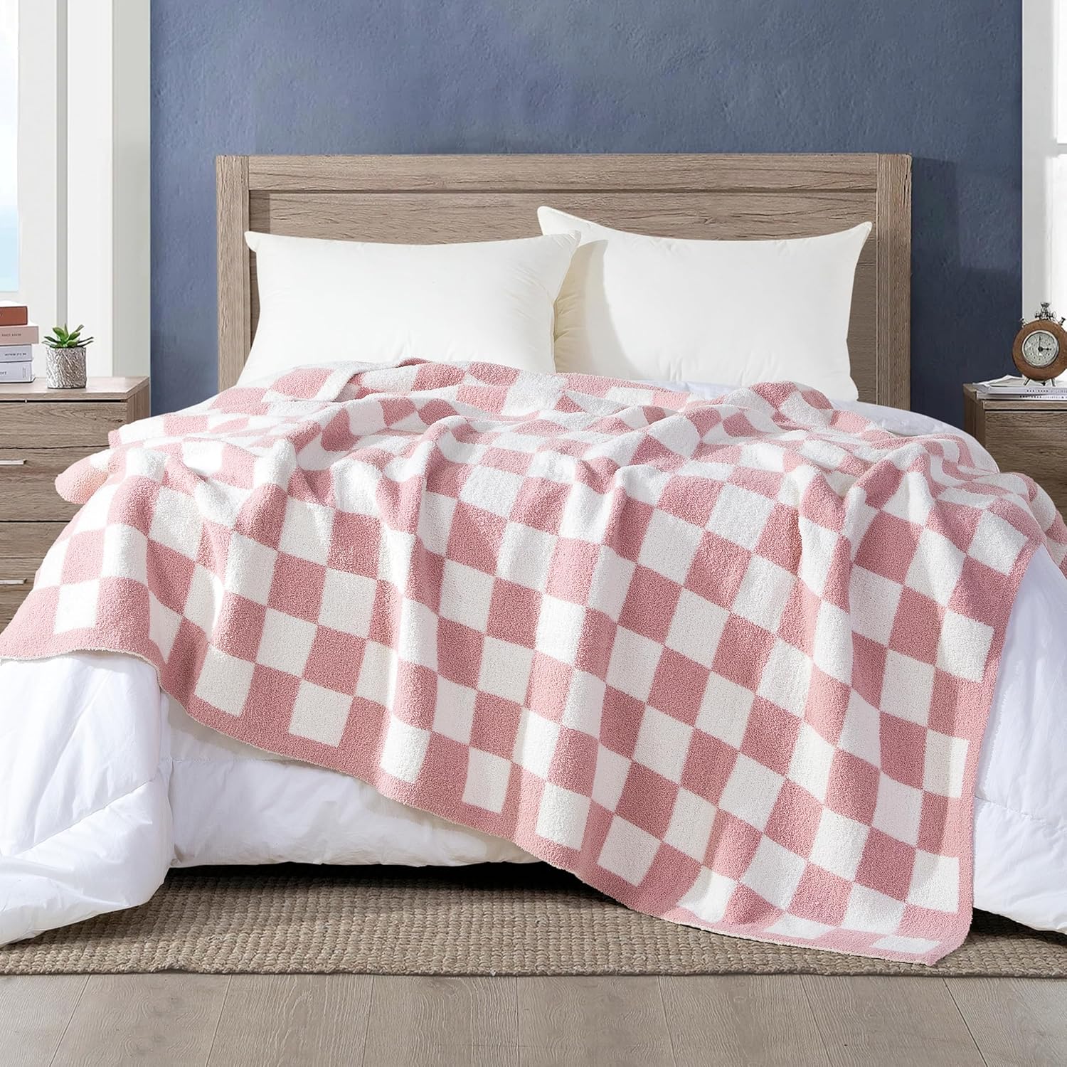 Elegant Comfort Premium Checkered Reversible Throw Blanket - Ultra Soft and Lightweight, Luxury Knitted Breathable Fleece for Couch, Bed, Sofa - Warm Velvet Fluffy Throw, 50 x 70 Inch, Light Pink