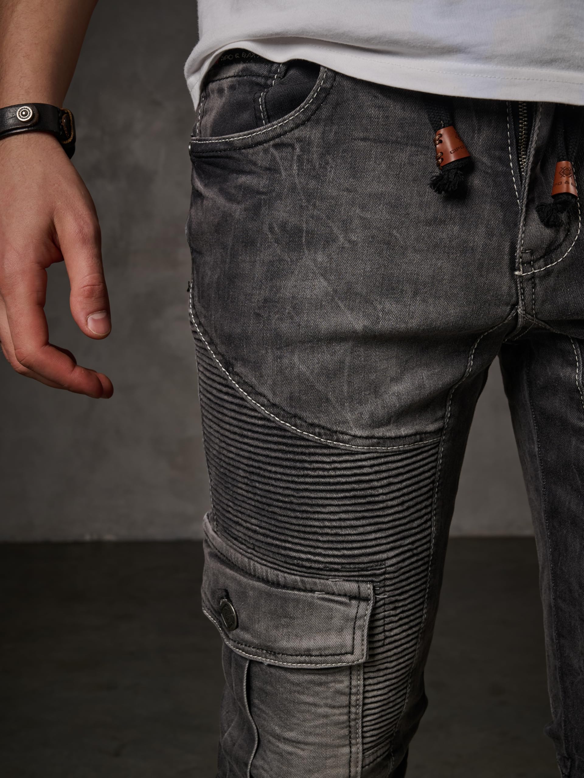 Cipo & Baxx Herren Cargohose | Biker Streetwear Denim | Cargotaschen, Reißverschluss Detail, Stretch | mit trendigem Muster