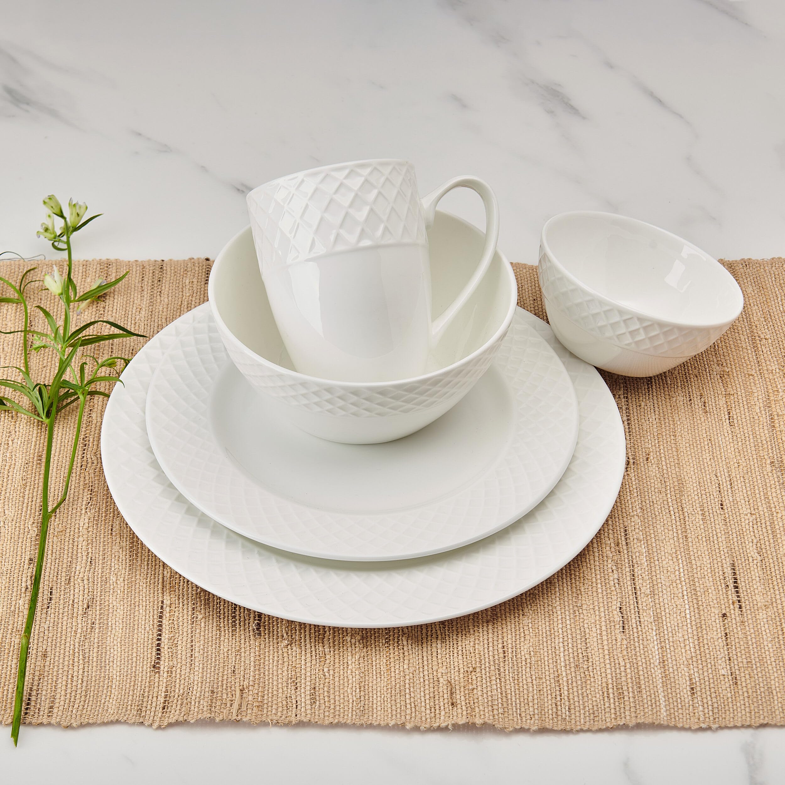 Mikasa Trellis Bone China - Vajilla ligera resistente a las astillas, 40 piezas, servicio para 8 personas