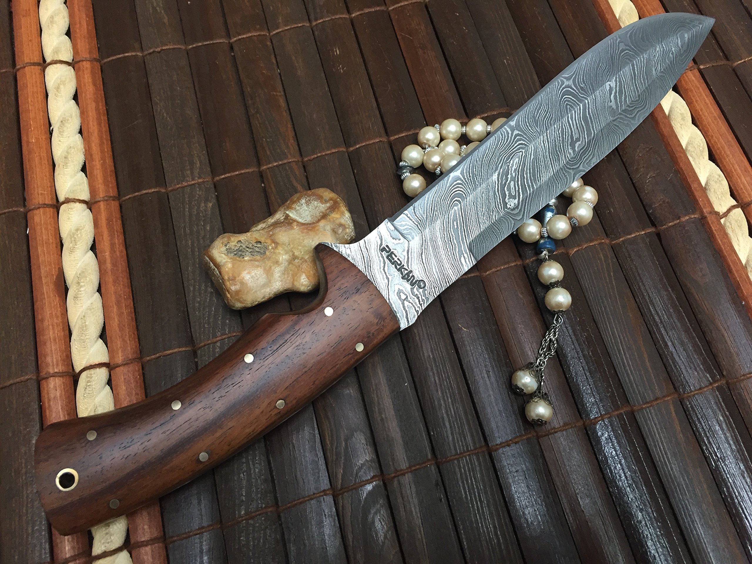 Coltello da caccia, con fodero, in acciaio damascato