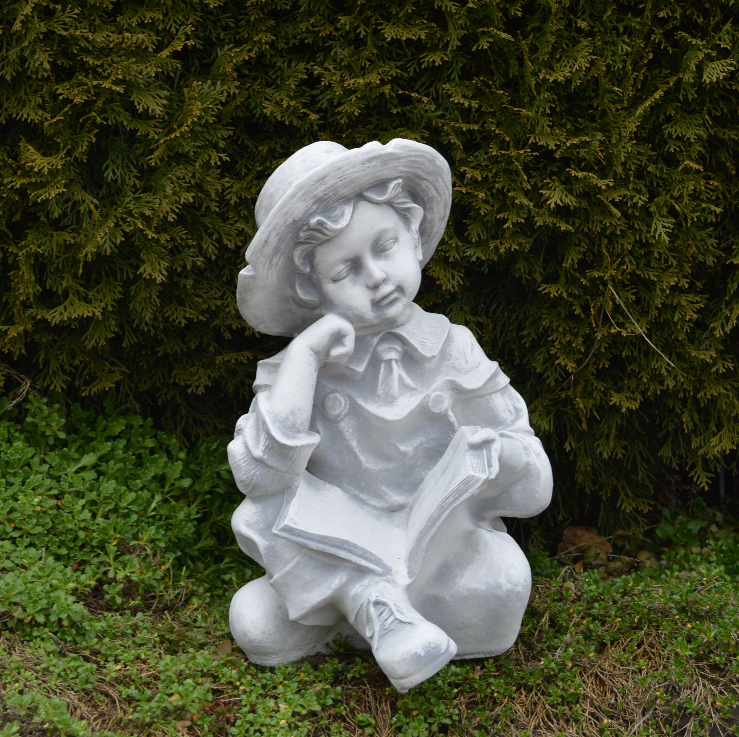gartendekoparadies.de Jungen Figur mit einem Buch, Steinfigur H. 43 cm, 24 kg, Grau, frostsicher aus Steinguss für Außenbereich