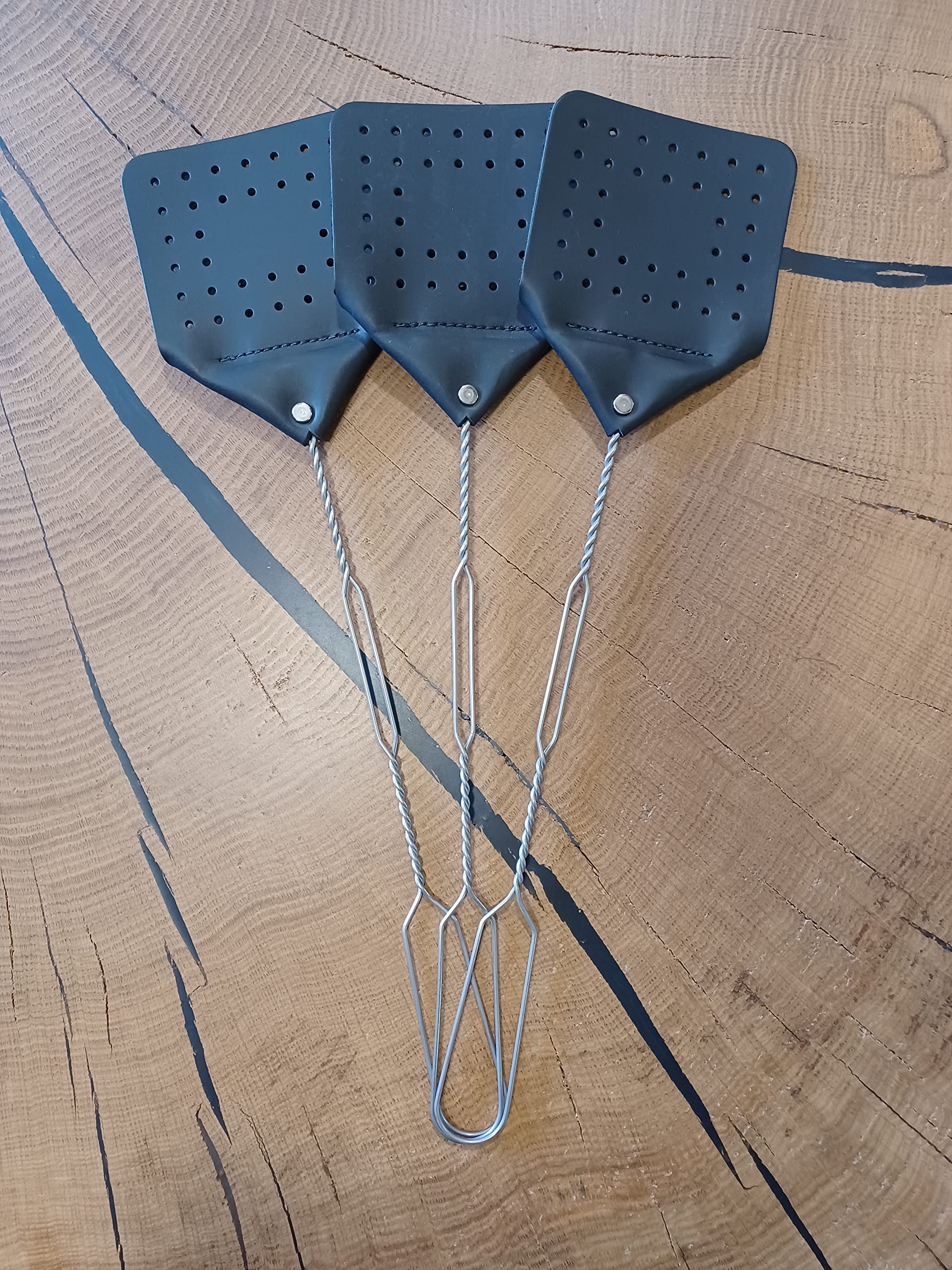RRD Fliegenklatsche aus Leder, 43,2 cm, robuste Fliegenklatsche mit robustem Metallfedergriff, rustikale Käferklatsche für Fliegen, Mücken, Pferde, Wespen, Insekten (schwarz)