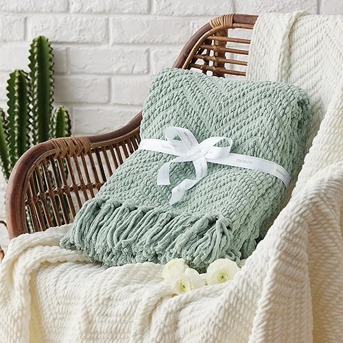 Miniatura 4 de Bedsure Manta verde salvia para sofá, manta de felpilla tejida versátil para silla, súper suave, cálida y decorativa con borlas para cama, sofá y