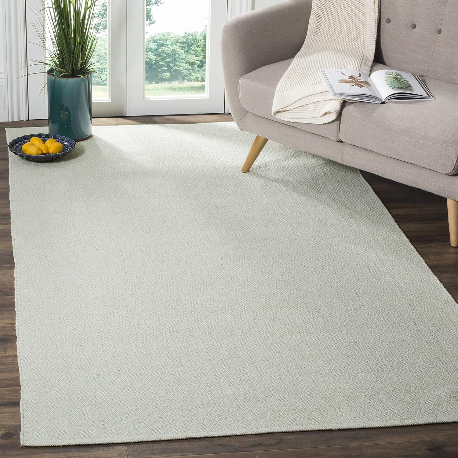 SAFAVIEH Montauk Collection Accent Rug - 4' x 6', Ivory & Foam Green, Handmade Flat Weave Cotton, Ideal for High Traffic Areas in Entryway, Living Room, Bedroom (MTK515J)