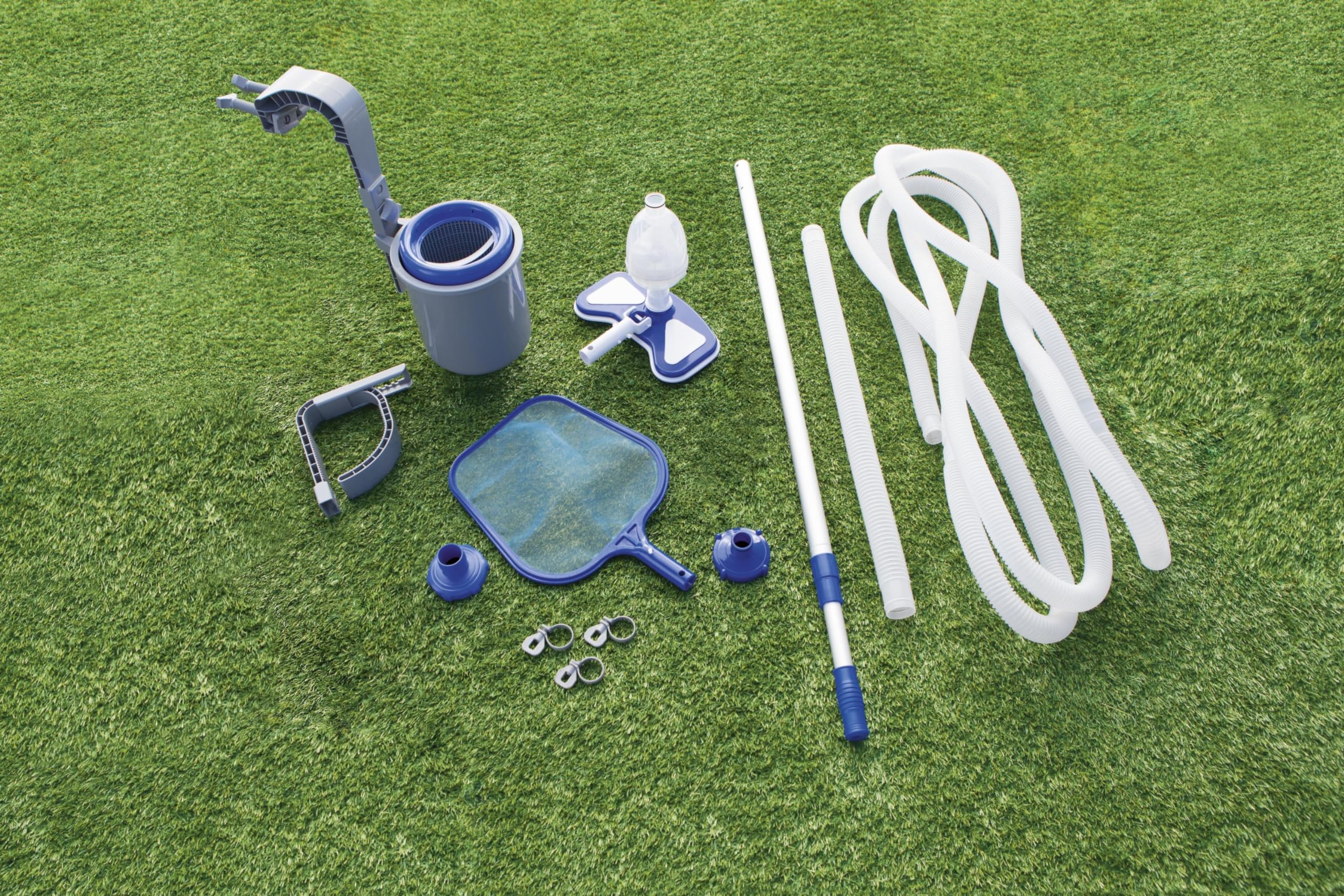 Bestway 58237 Kit d'entretien deluxe avec Skimmer de Surface, Tête de Balai Aspirateur, Tuyau 7,5 M et Épuisette