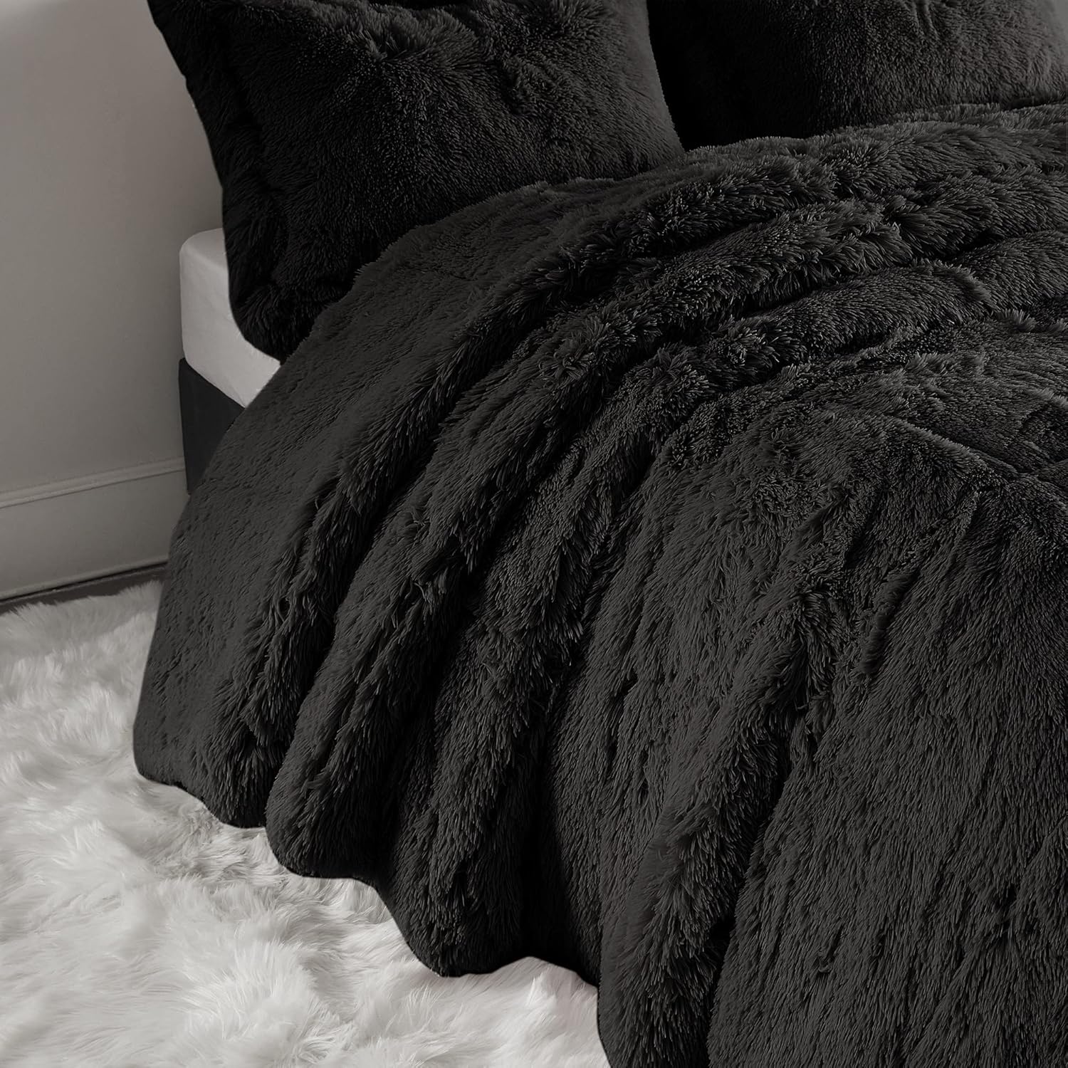 Intelligent Design Soft Shaggy Faux Fur Cozy Comforter Set, Modern All Season Down Alternative Bedding with Matching Sham, Black, Full/Queen : Home & Kitchen