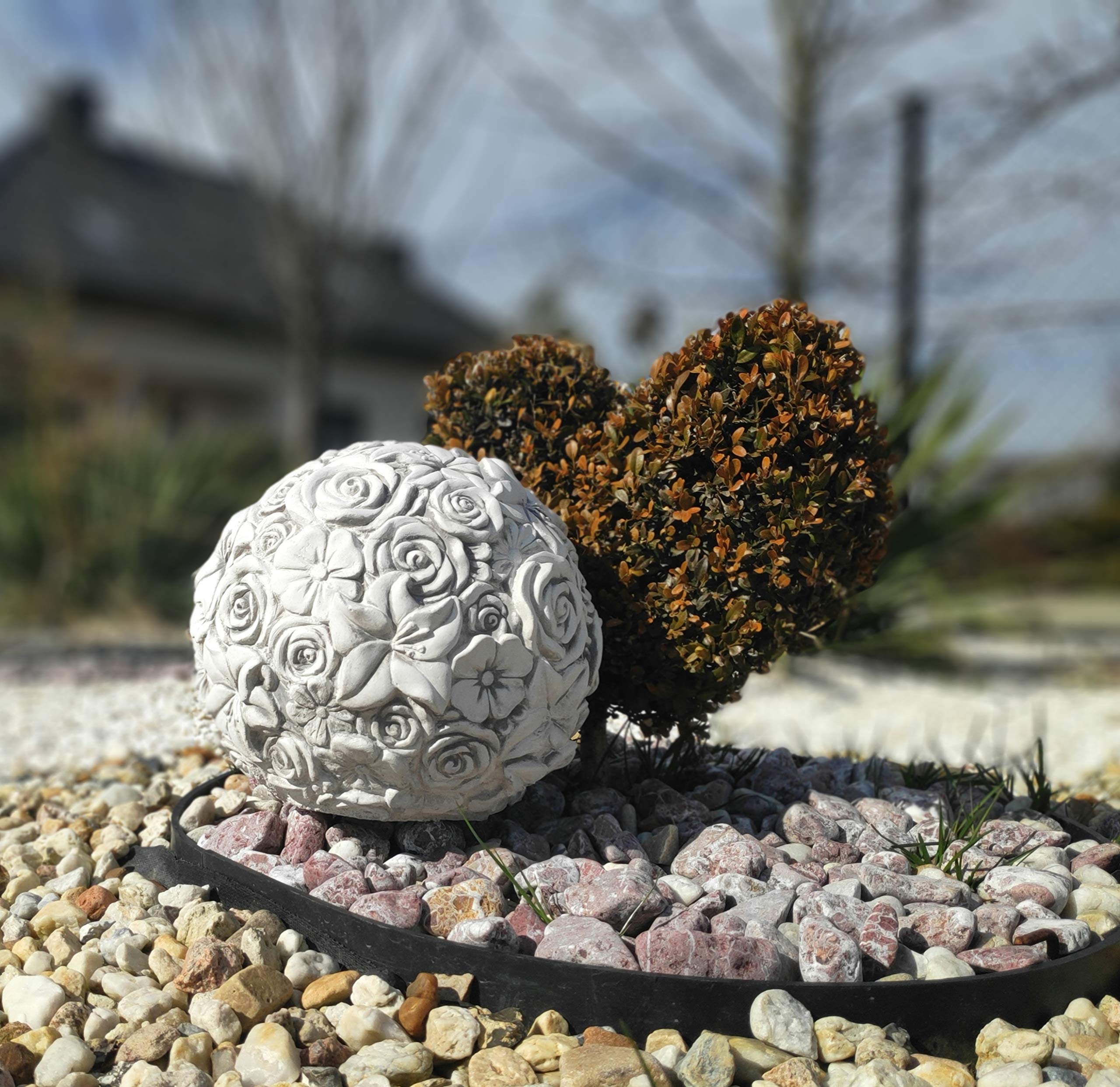 Boule décorative de décoration de Jardin en Pierre/béton - Les Roses sont Rouges