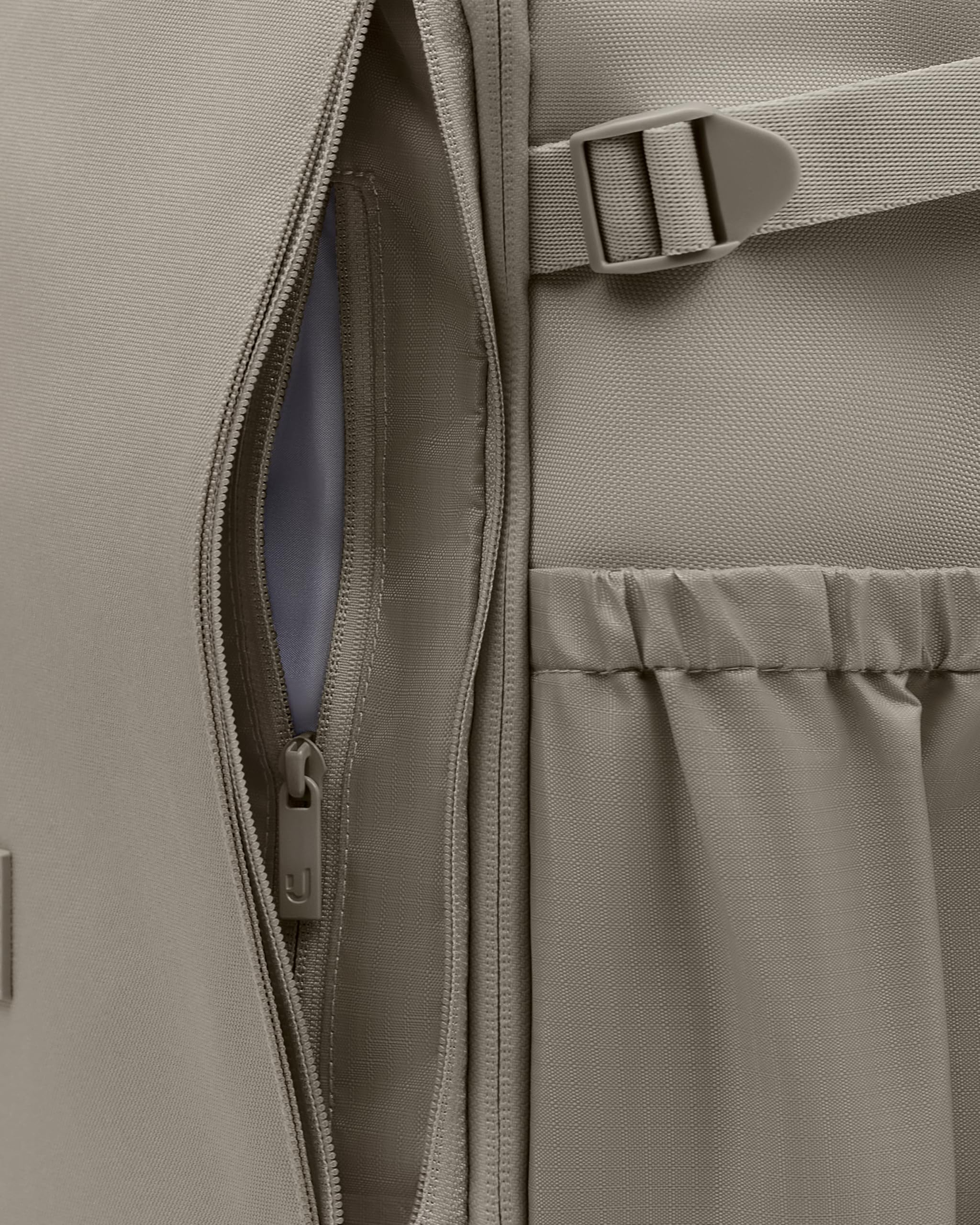 Johnny Urban Mochila de viaje Gris - Kian Large - Equipaje de mano para avión para hombre y mujer - Mochila con compartimento para portátil de 16 pulgadas - Bolsa de viaje de 25 l
