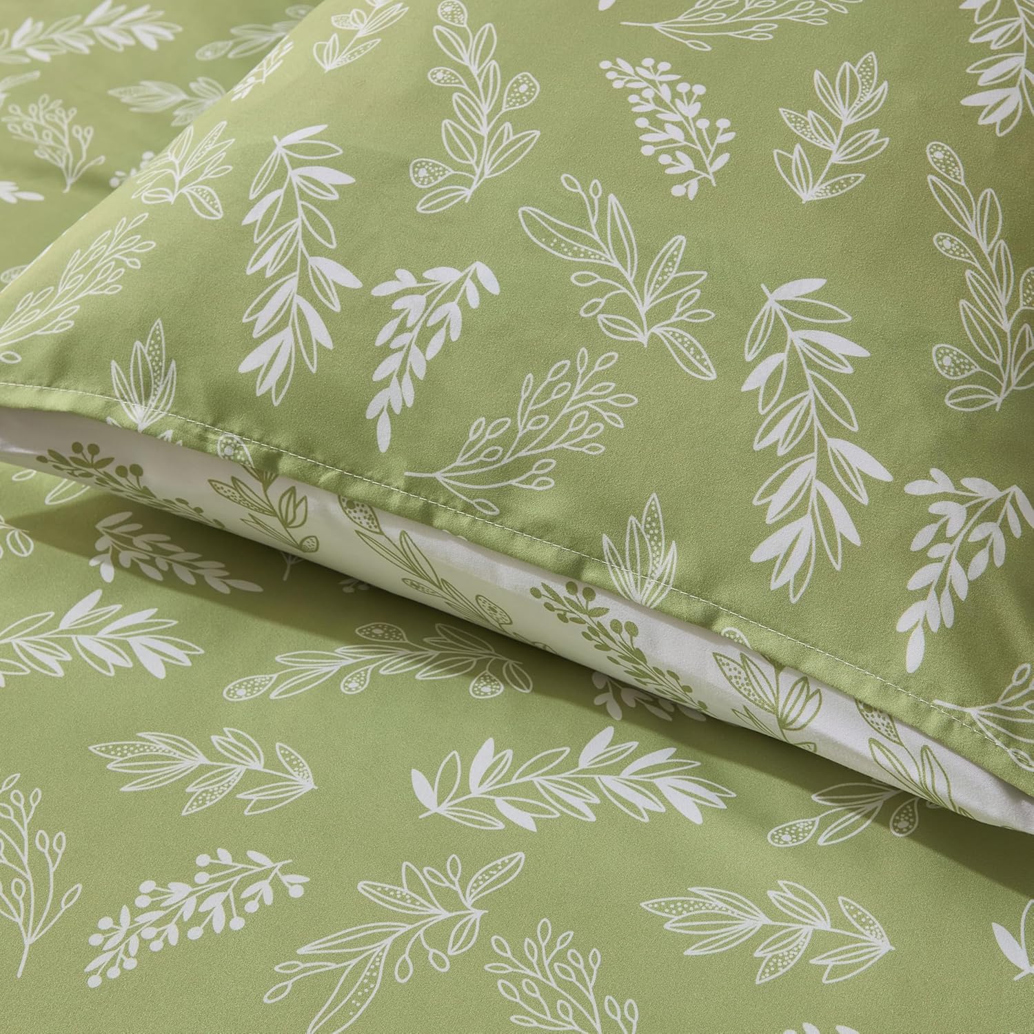 Nestl Queen Comforter Set - Sage Green Bed in a Bag Queen Size, 3 Pieces Reversible Bed Set, Soft Floral Bedding Set, All Season Botanical Comforters with Pillow Shams