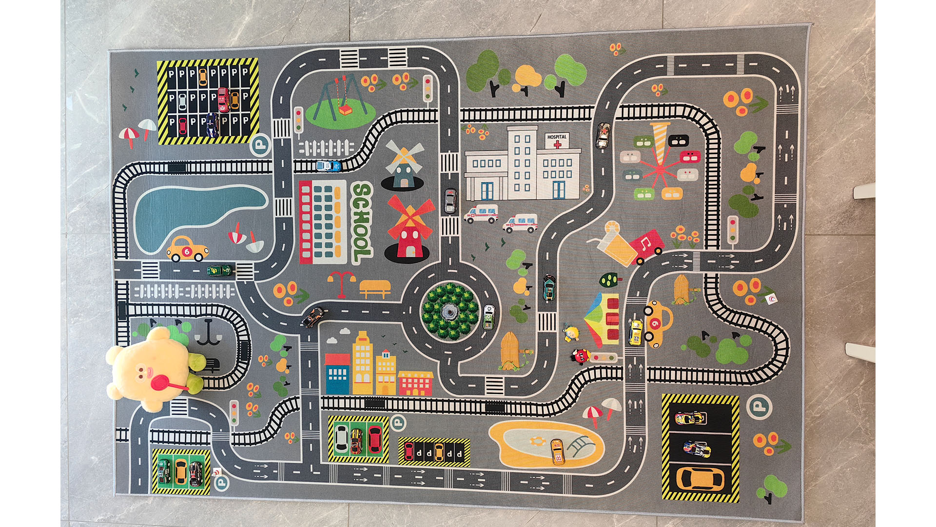 FODELIUY Tapis Voiture Enfant, Circuit Route Antidérapant Lavable 120×160cm