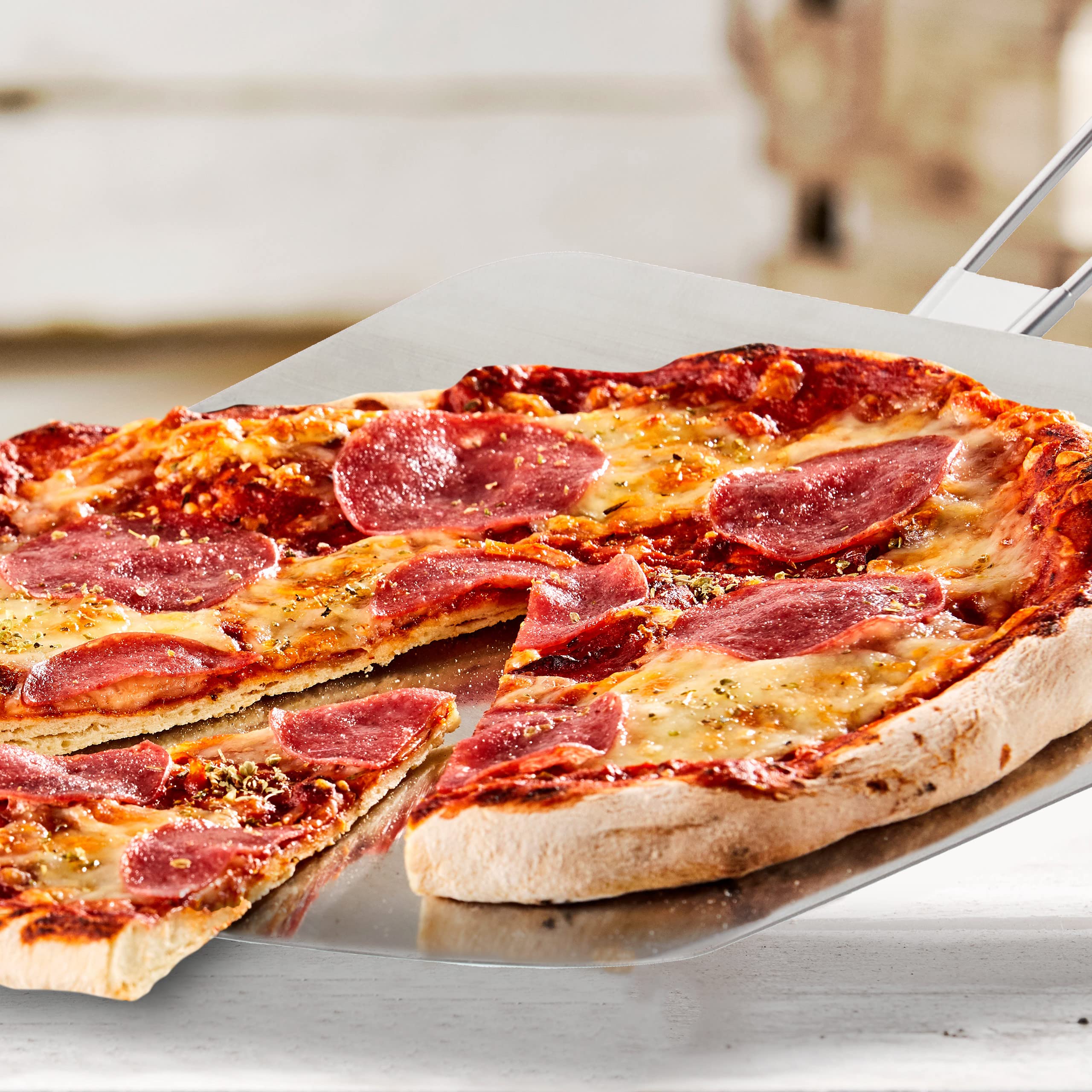 Relaxdays Pelle à Pizza avec poignée en Bois, tartes flambées, Pain, Pliant, L x P : 24 x 25,5 cm, INOX, Brun/argenté