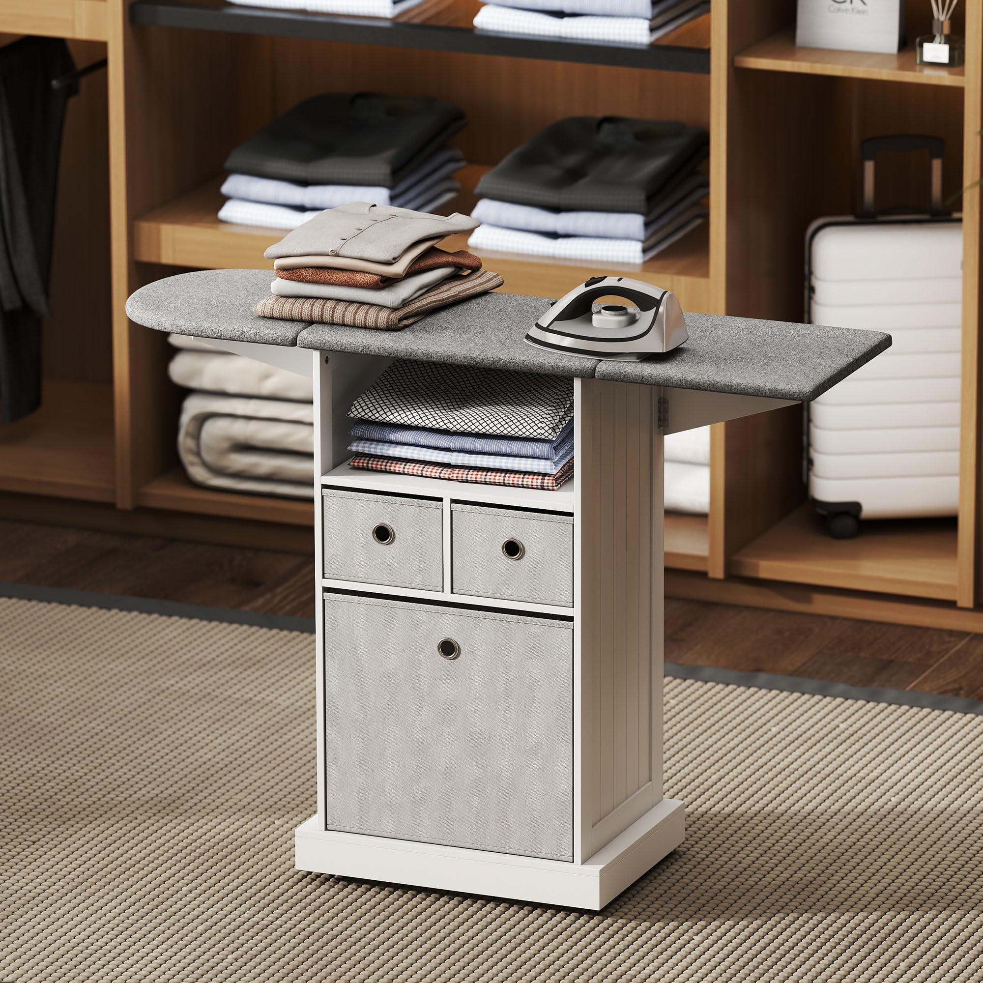 HOMCOM Mobile Asse da Stiro Pieghevole Salvaspazio, Mobile da Stiro Multiuso con 3 Cassetti in Tessuto Effetto Lino, Ruote a Freno, Ripiano Aperto, per Lavanderia e Bagno, 121x37x89.5 cm, Bianco