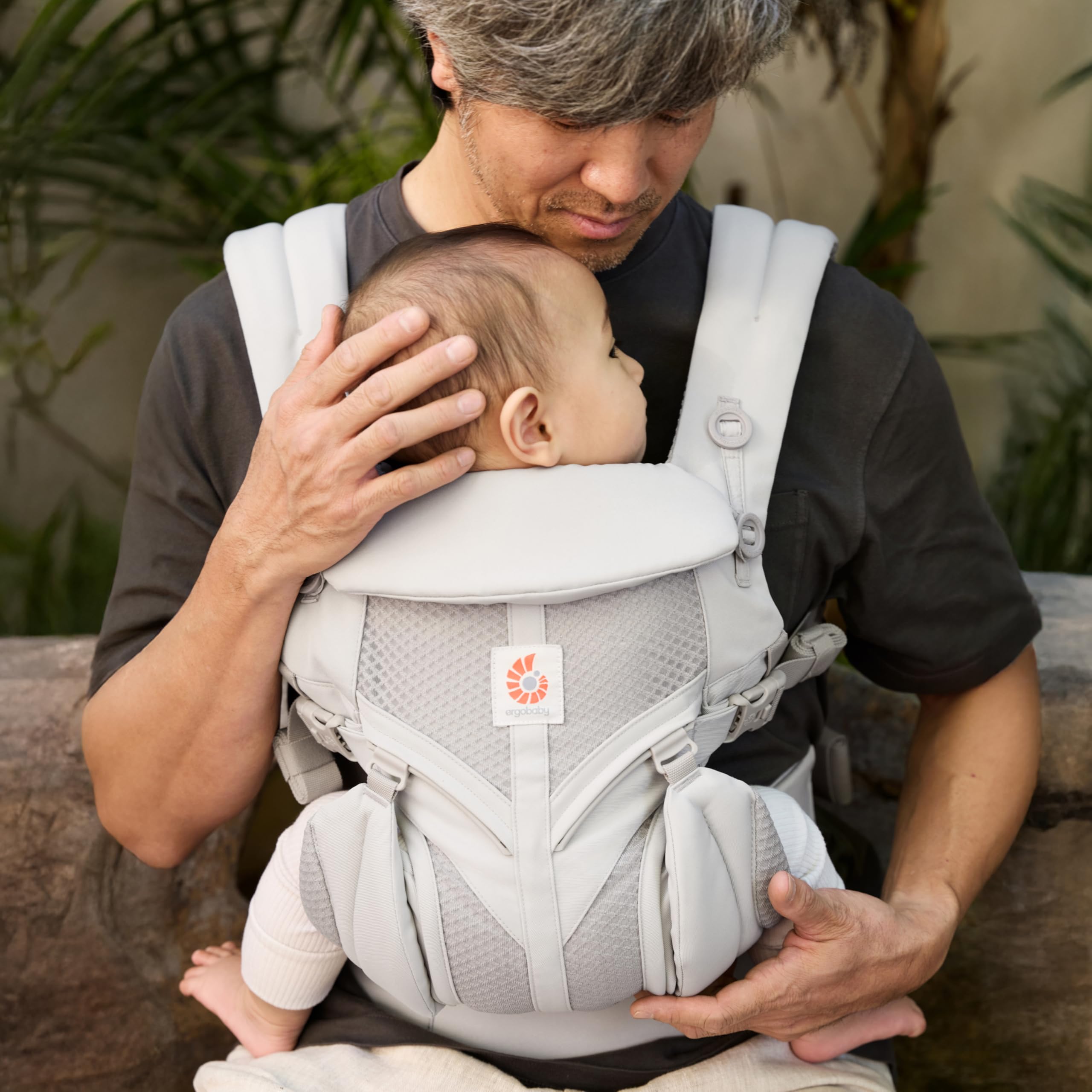 Ergobaby Omni Classic Oddychające Nosidło od 0 do 48 miesięcy | Z 4 Pozycjami Noszenia i Ergonomicznym Wsparciemz Siateczki dla Noworodków i Małych Dzieci - 3,2–20,4kg, Pearl Grey