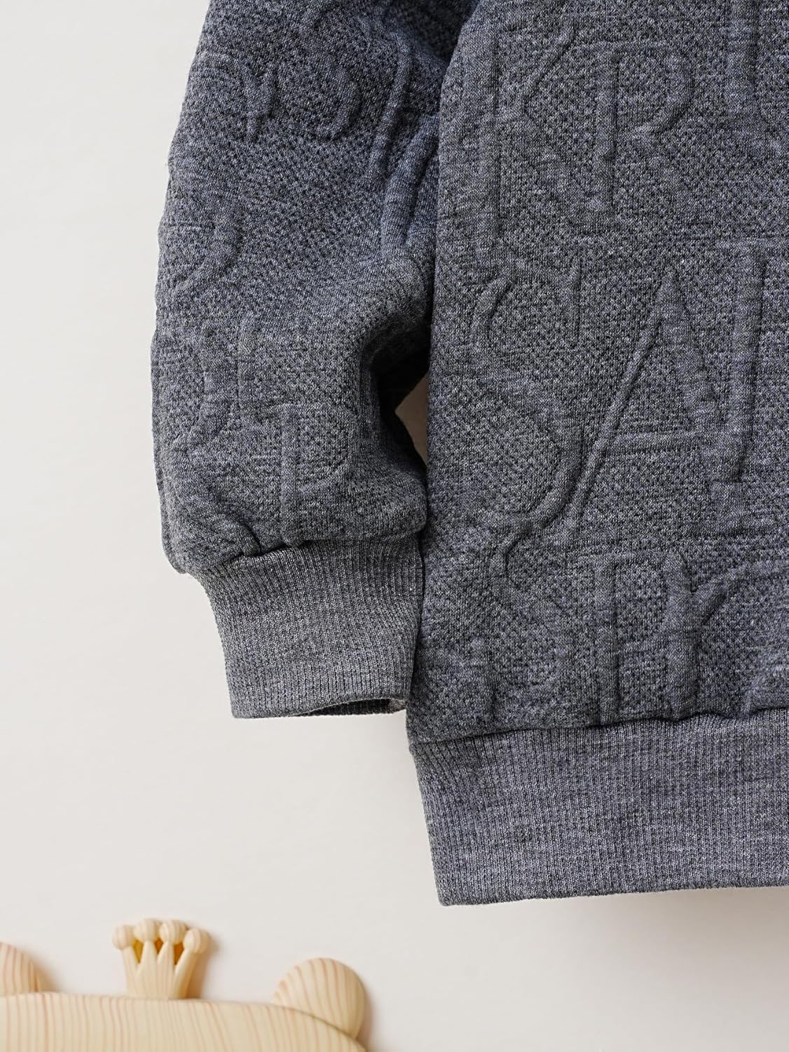 Conjunto de moletom com capuz e estampa clássica para meninos de 4 a 7 anos, 2 peças em promoção! Veja a oferta e mais achadinhos de Meninos 5 Hoje é o melhor dia para comprar Conjunto de moletom com capuz e estampa clássica para meninos de 4 a 7 anos, 2 peças com aquele preço maroto! Promoção! Aproveite a oferta! 5