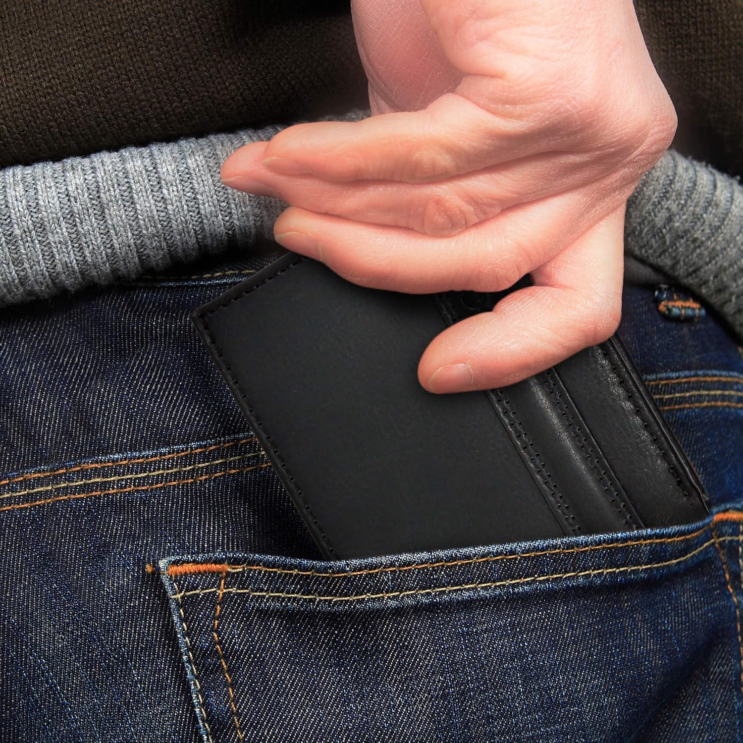 Columbia Men's Leather Traveler Wallet | Traveler - Image 7