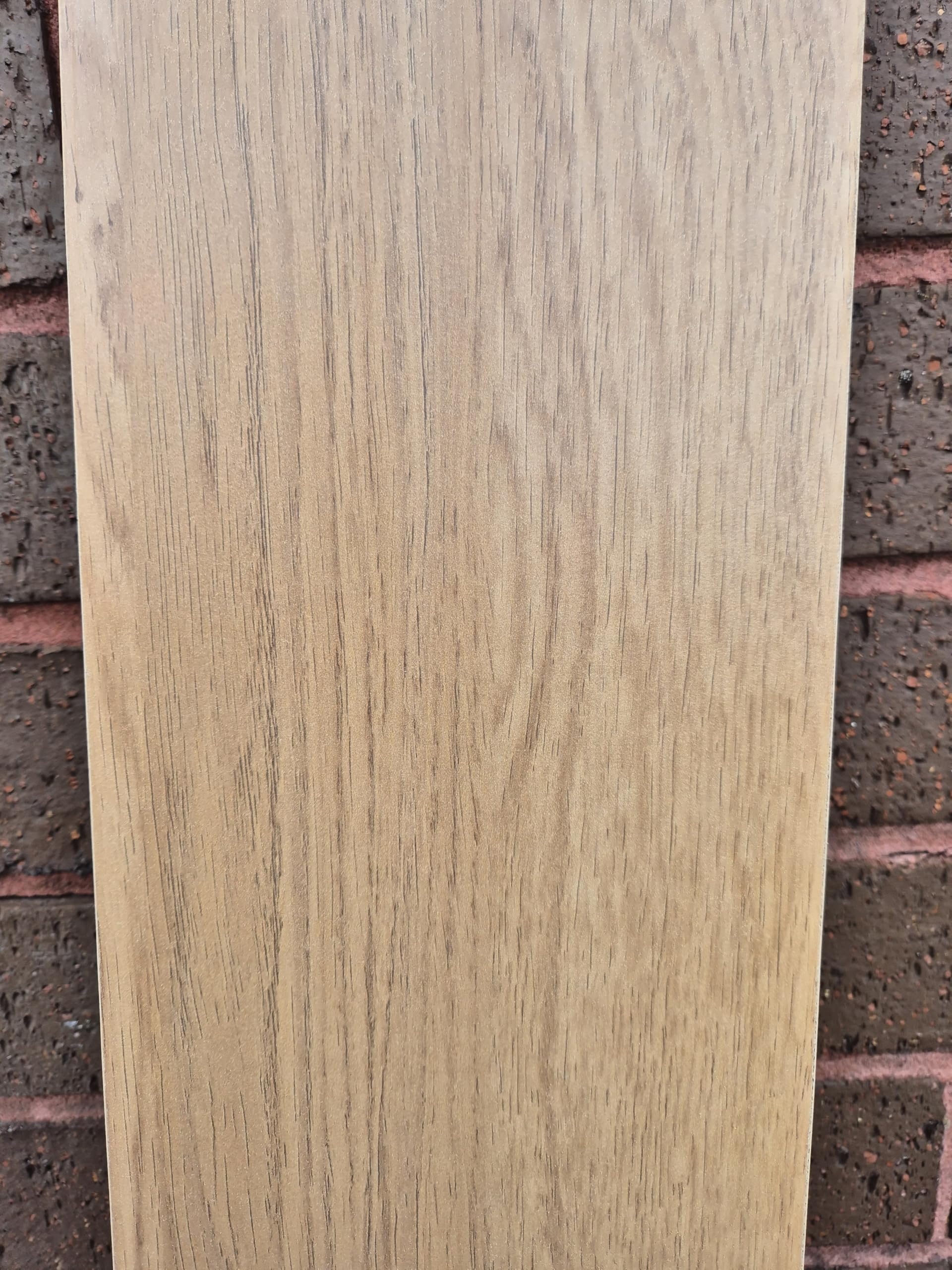 Lissa Oak wood effect melamine board, ideal for shelving or furniture making. Stunning board ideal for furniture making or shelving.15mm thick (Lissa Oak, 1200 x 305 x 15mm)