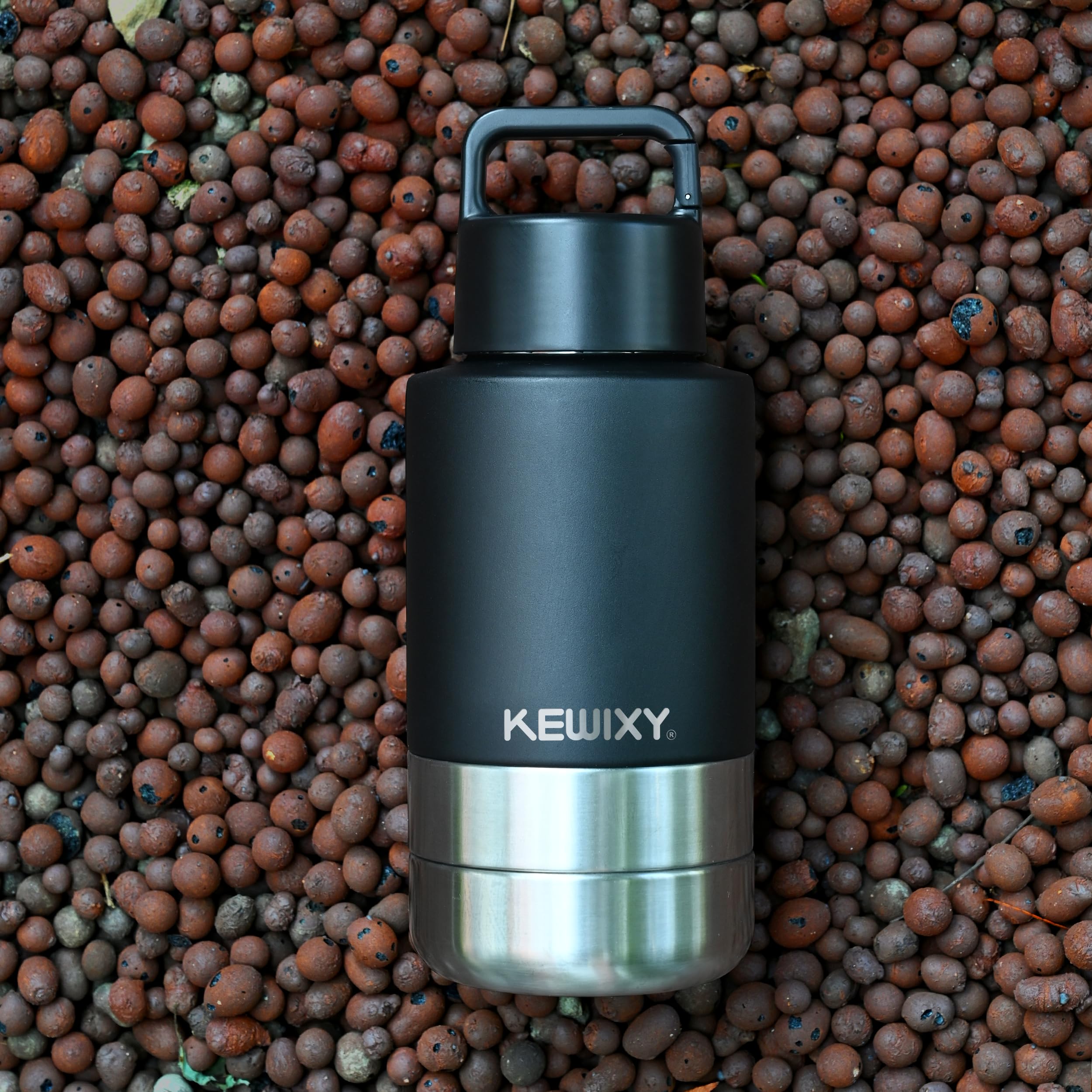 KEWIXY Isolierte Reise-Wasserflasche für Hunde mit abnehmbaren Näpfen, 3-in-1 tragbarer Hundewasserflaschenspender, Hundezubehör für Spaziergänge, Wandern, Camping, Outdoor (Schwarz, 907.2 g)
