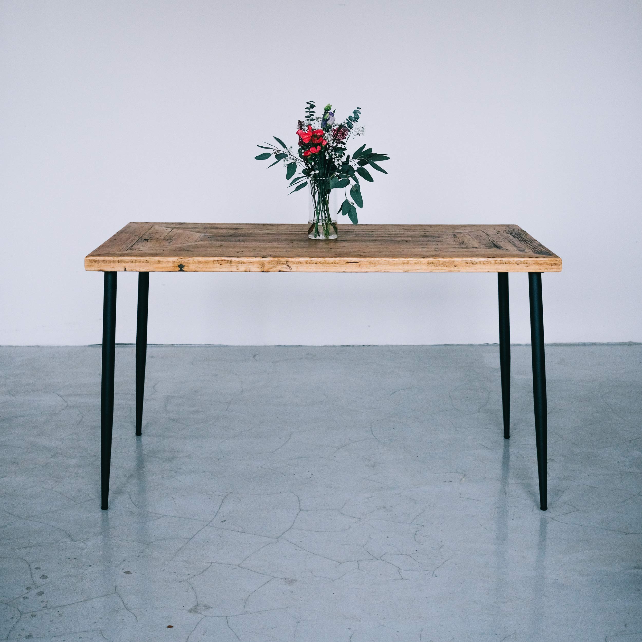 Natural Goods Berlin 4X CONICAL Legs, Patas de Muebles, con Recubrimiento en Polvo, protección del Suelo Regulable en Altura, Bricolaje (Negro, 72cm - Mesa de Comedor/Escritorio)