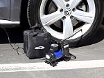 EPAuto 12V DC Gonfleur de pneus Portable Air Pompe à compresseur, Jauge de pression numérique bleue, arrêt automatique, urgence LED Léger, pour pneus de voiture, vélos et boules